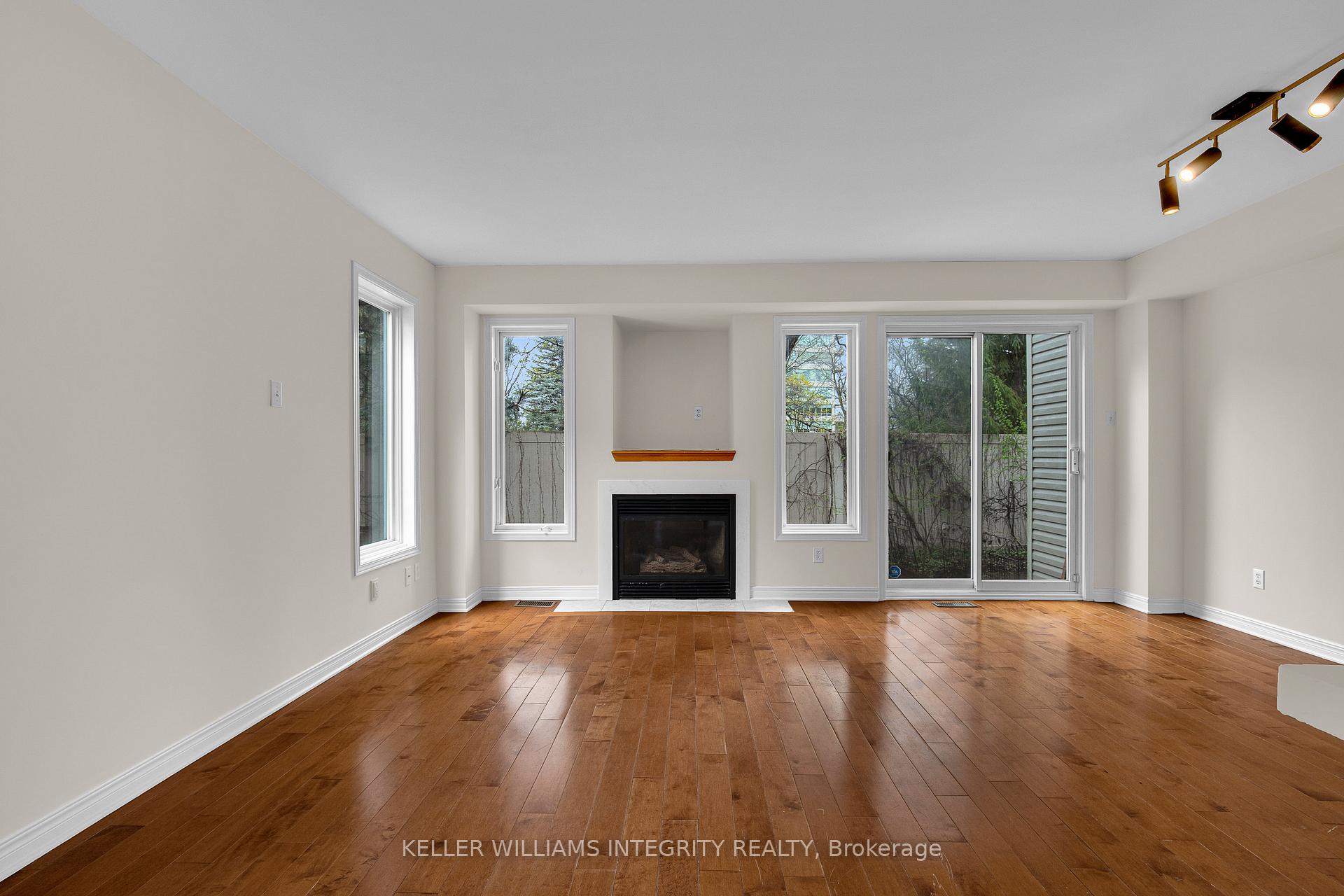 Photo 14 of 11 San Remo Private, Ottawa, Riverview Park — HOMEH