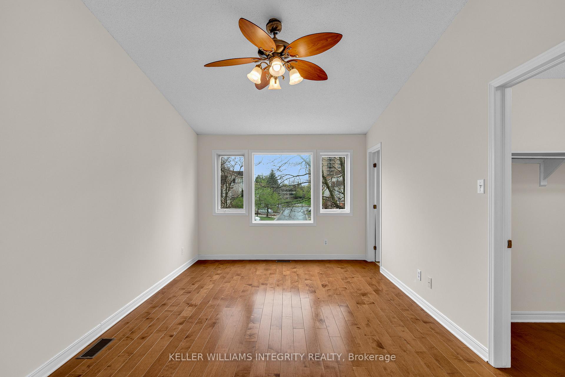 Photo 17 of 11 San Remo Private, Ottawa, Riverview Park — HOMEH