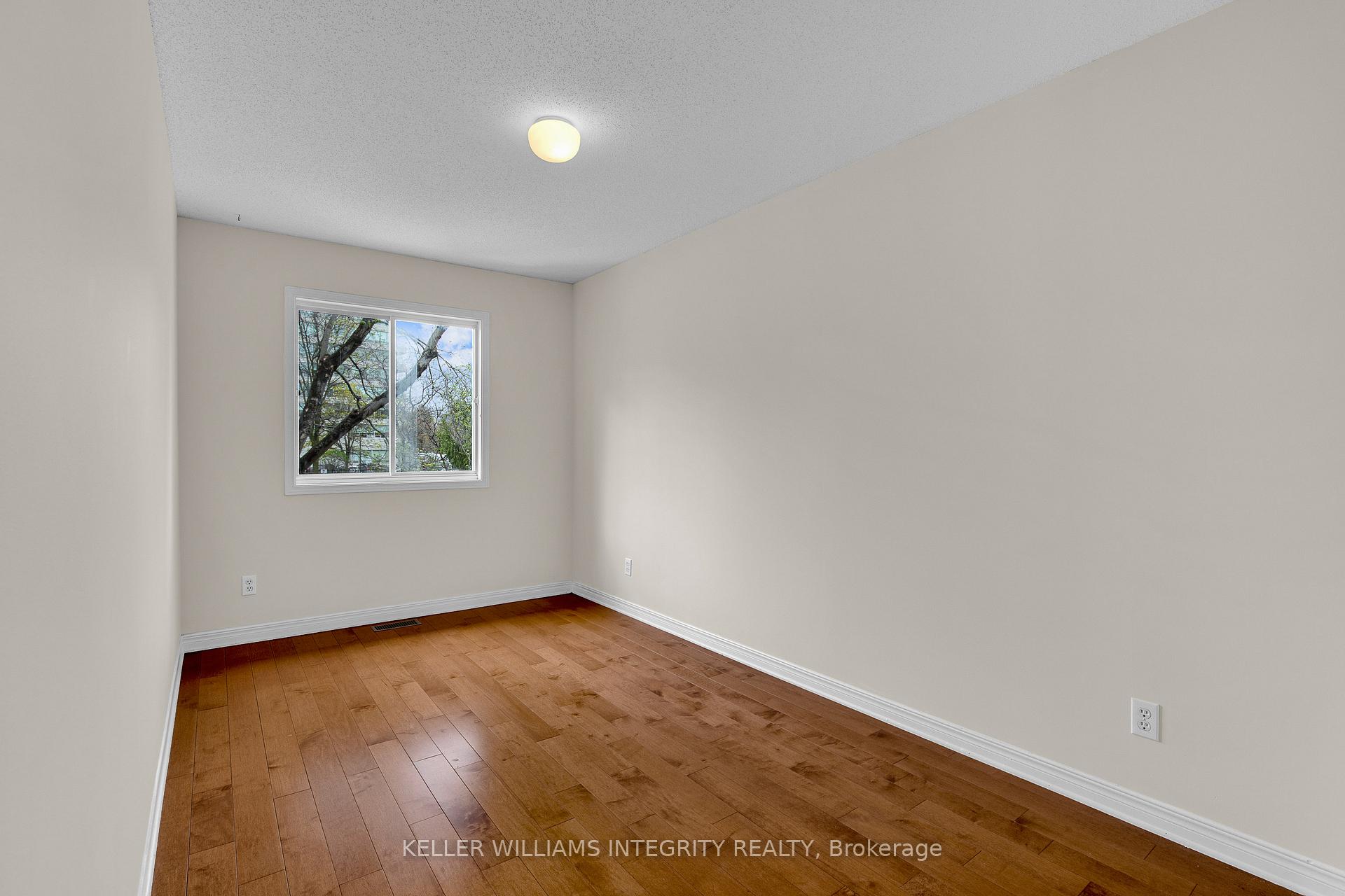 Photo 22 of 11 San Remo Private, Ottawa, Riverview Park — HOMEH