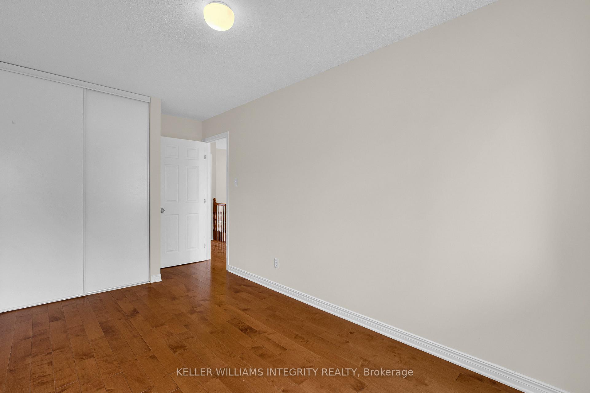 Photo 23 of 11 San Remo Private, Ottawa, Riverview Park — HOMEH