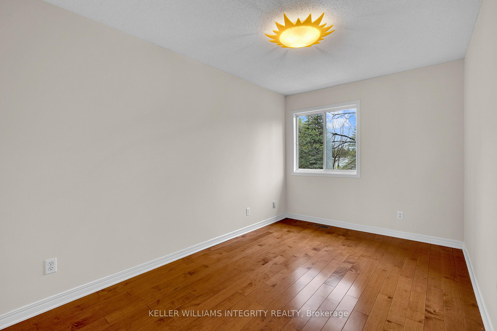 Photo 29 of 11 San Remo Private, Ottawa, Riverview Park — HOMEH