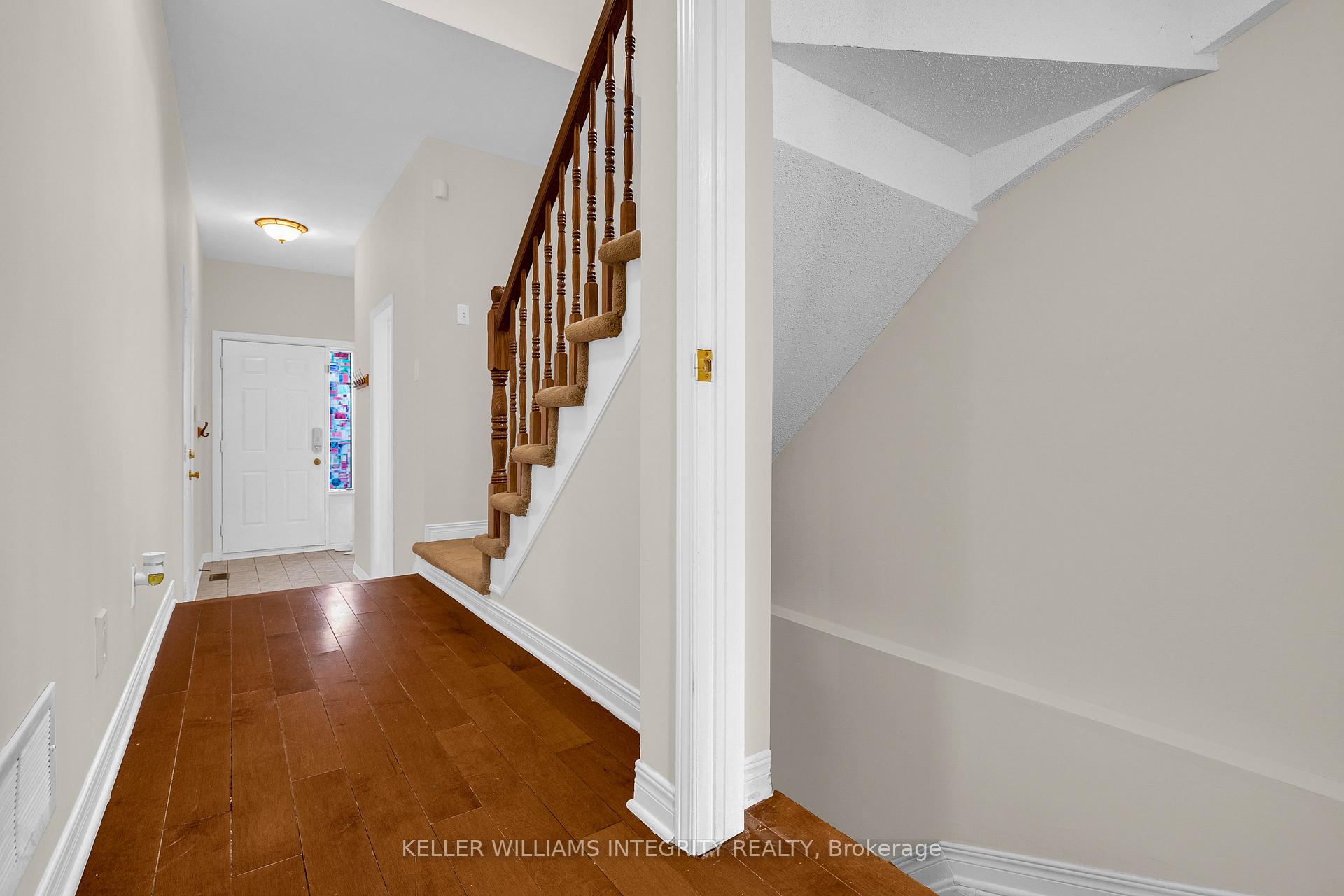 Photo 25 of 11 San Remo Private, Ottawa, Riverview Park — HOMEH