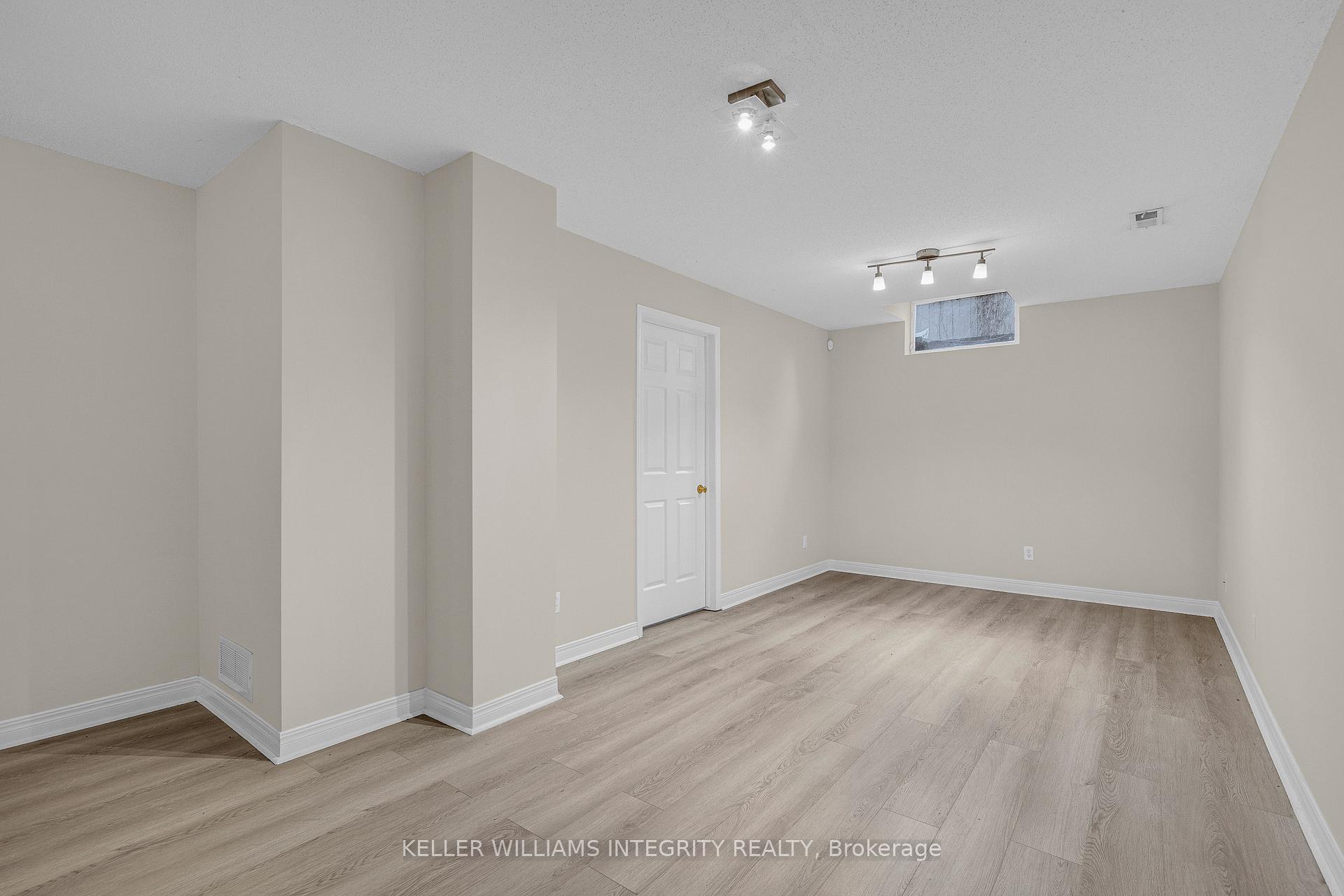 Photo 27 of 11 San Remo Private, Ottawa, Riverview Park — HOMEH