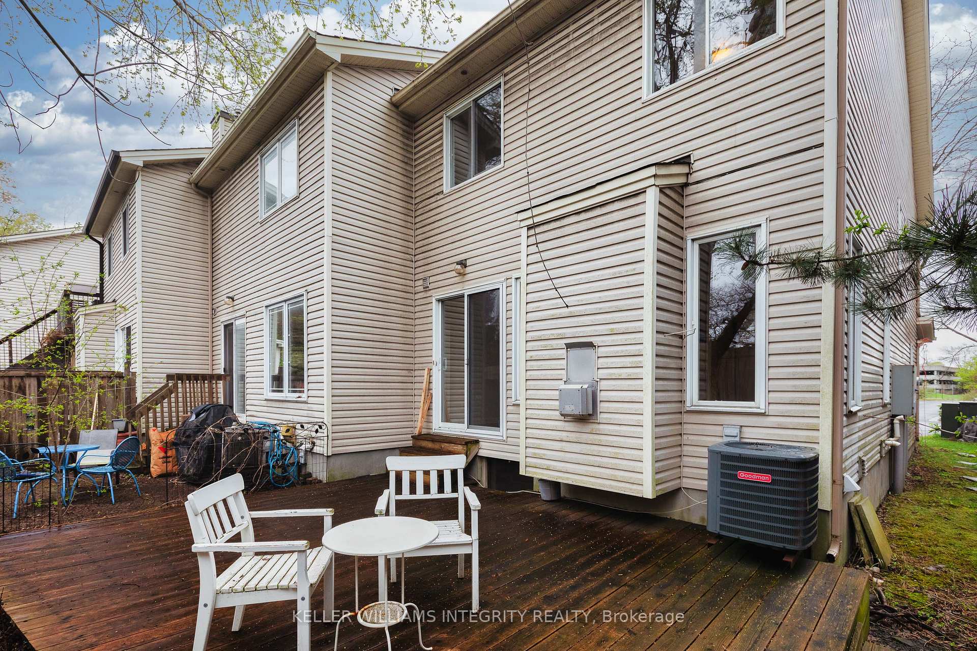 Photo 33 of 11 San Remo Private, Ottawa, Riverview Park — HOMEH