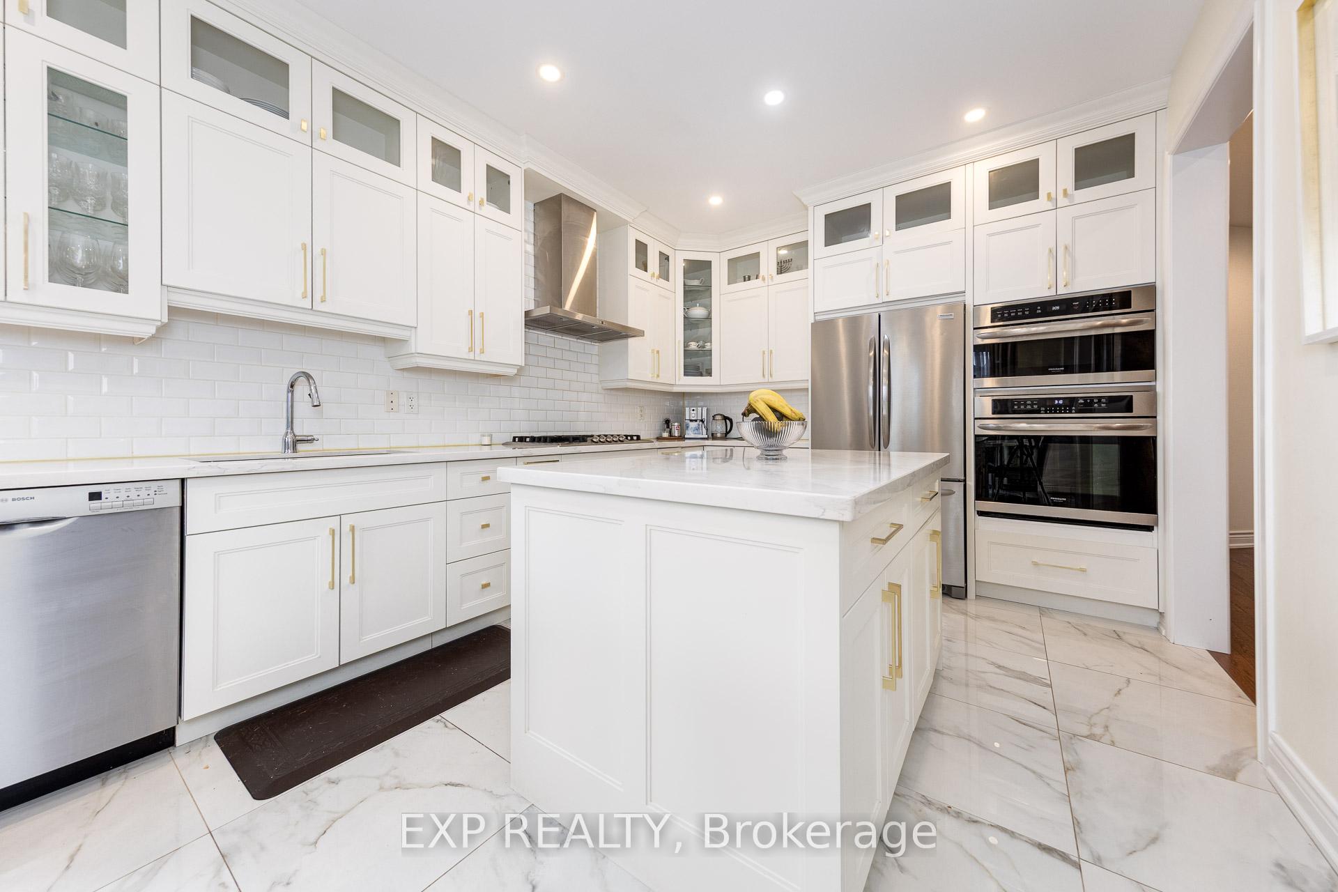 Photo 10 of 305 Via Romano Boulevard, Vaughan, Patterson — HOMEH