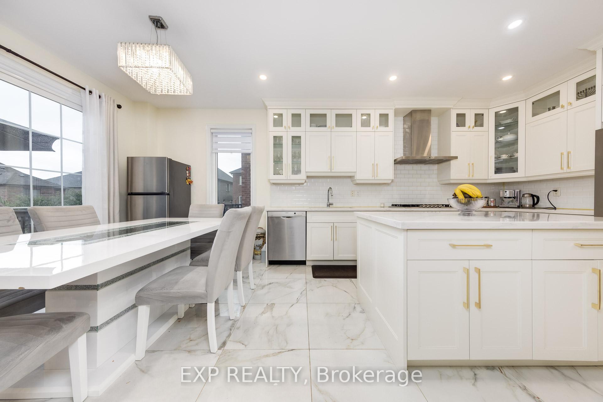 Photo 17 of 305 Via Romano Boulevard, Vaughan, Patterson — HOMEH