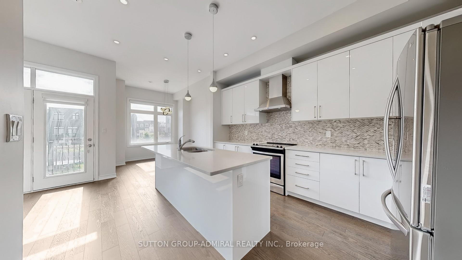 Photo 13 of 111 Golden Trail, Vaughan, Patterson — HOMEH