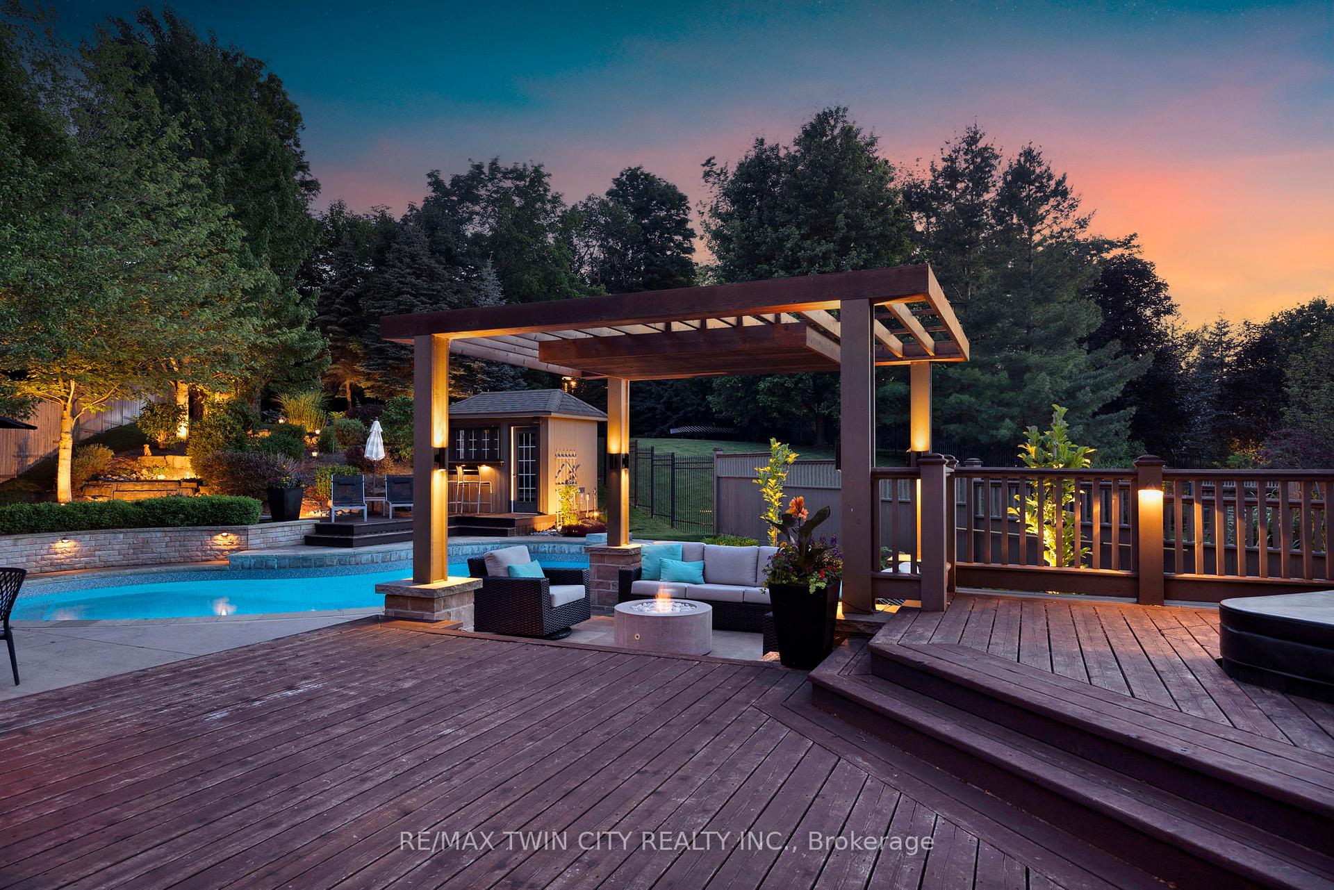Photo 3 of 847 Creekside Drive, Waterloo — HOMEH