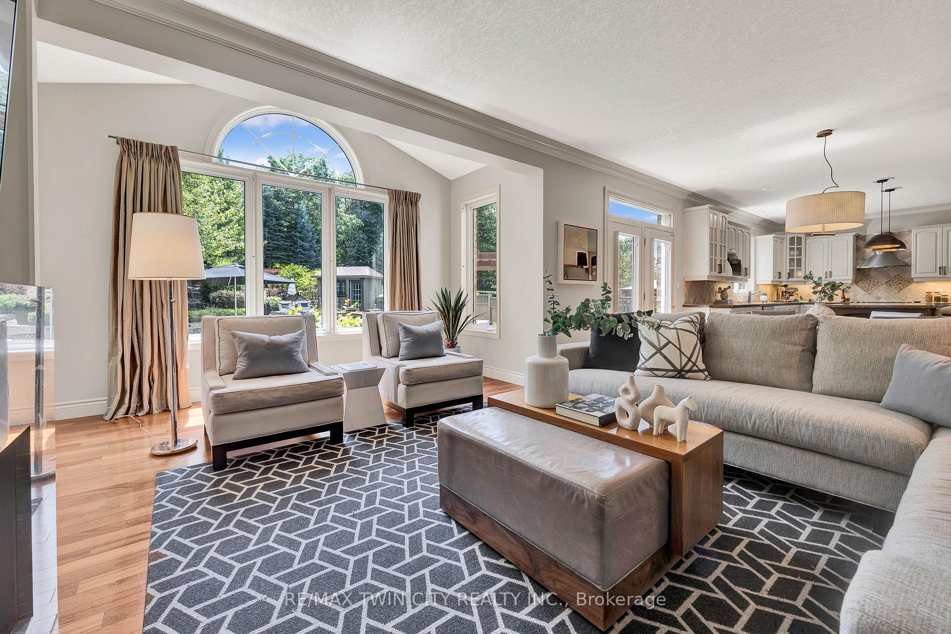 Photo 5 of 847 Creekside Drive, Waterloo — HOMEH