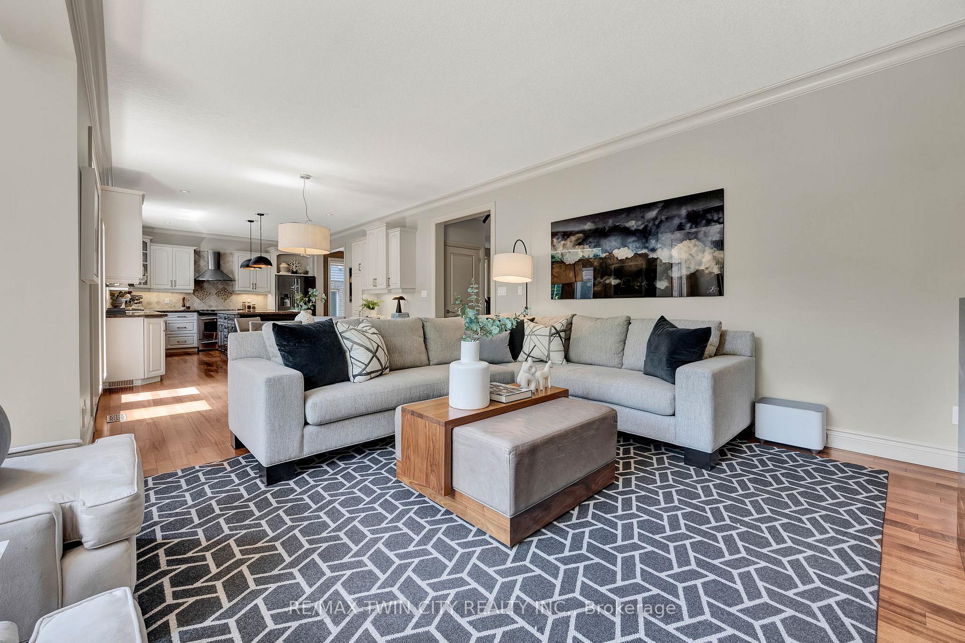 Photo 6 of 847 Creekside Drive, Waterloo — HOMEH