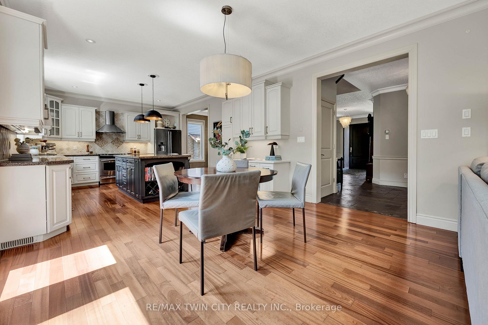 Photo 8 of 847 Creekside Drive, Waterloo — HOMEH