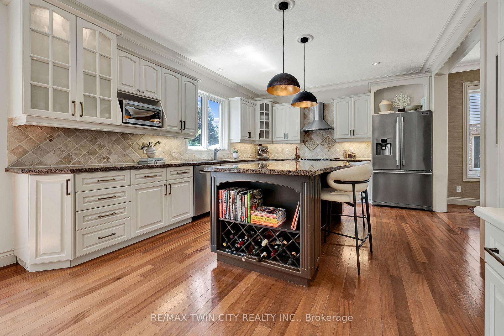 Photo 9 of 847 Creekside Drive, Waterloo — HOMEH