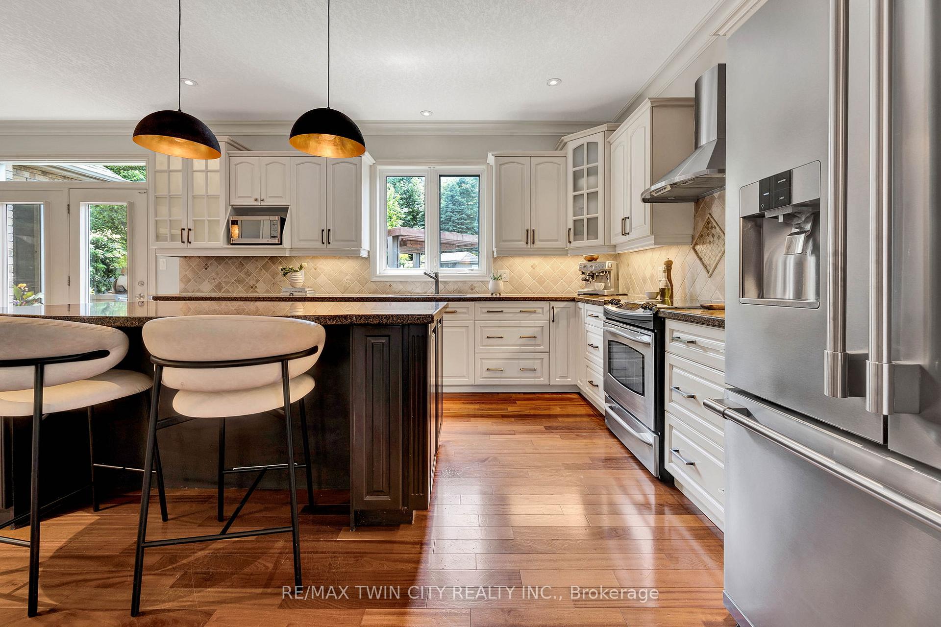 Photo 11 of 847 Creekside Drive, Waterloo — HOMEH
