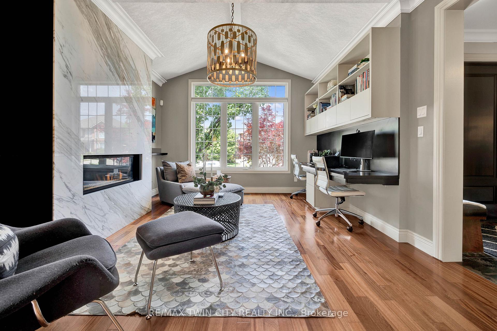 Photo 13 of 847 Creekside Drive, Waterloo — HOMEH