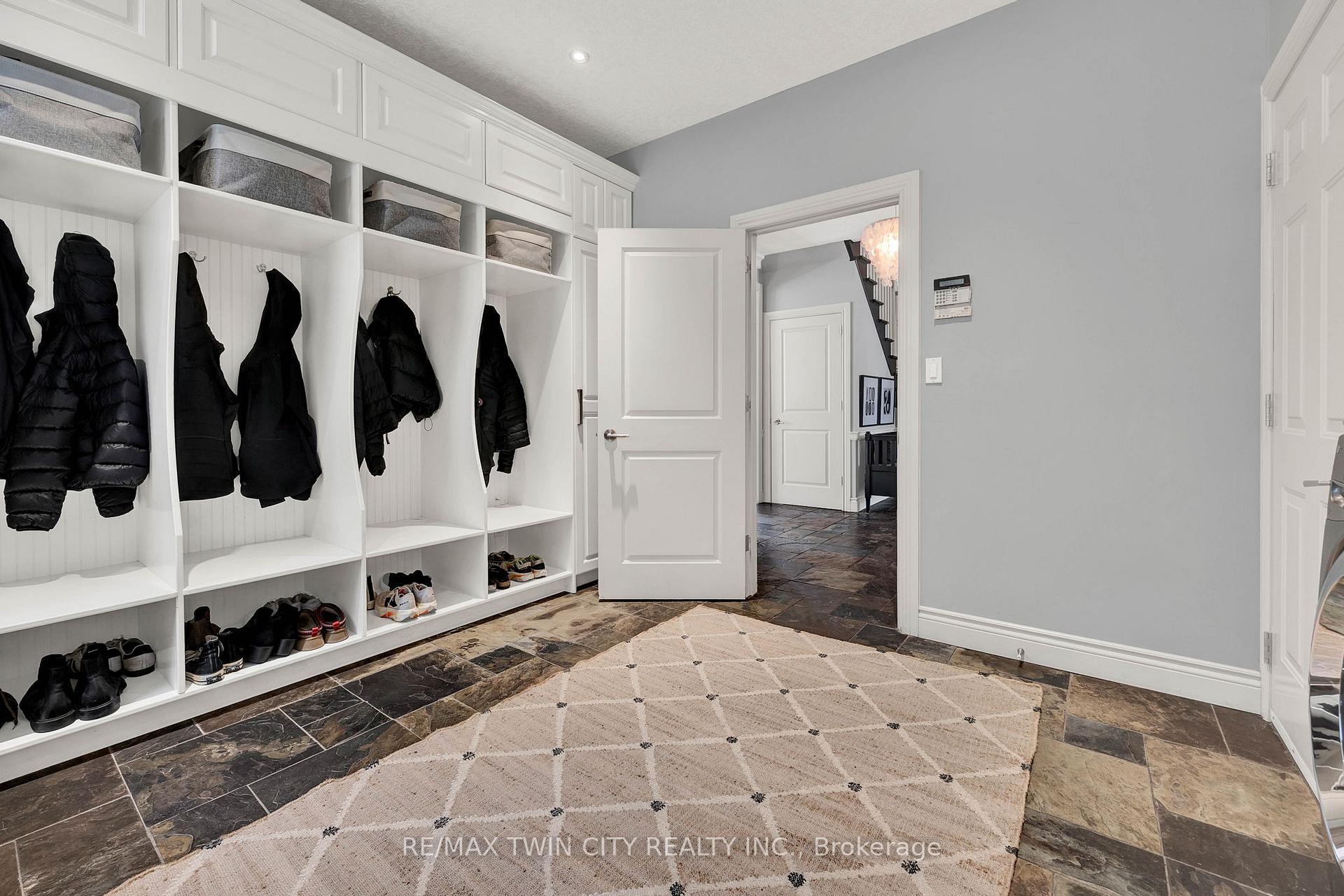 Photo 14 of 847 Creekside Drive, Waterloo — HOMEH