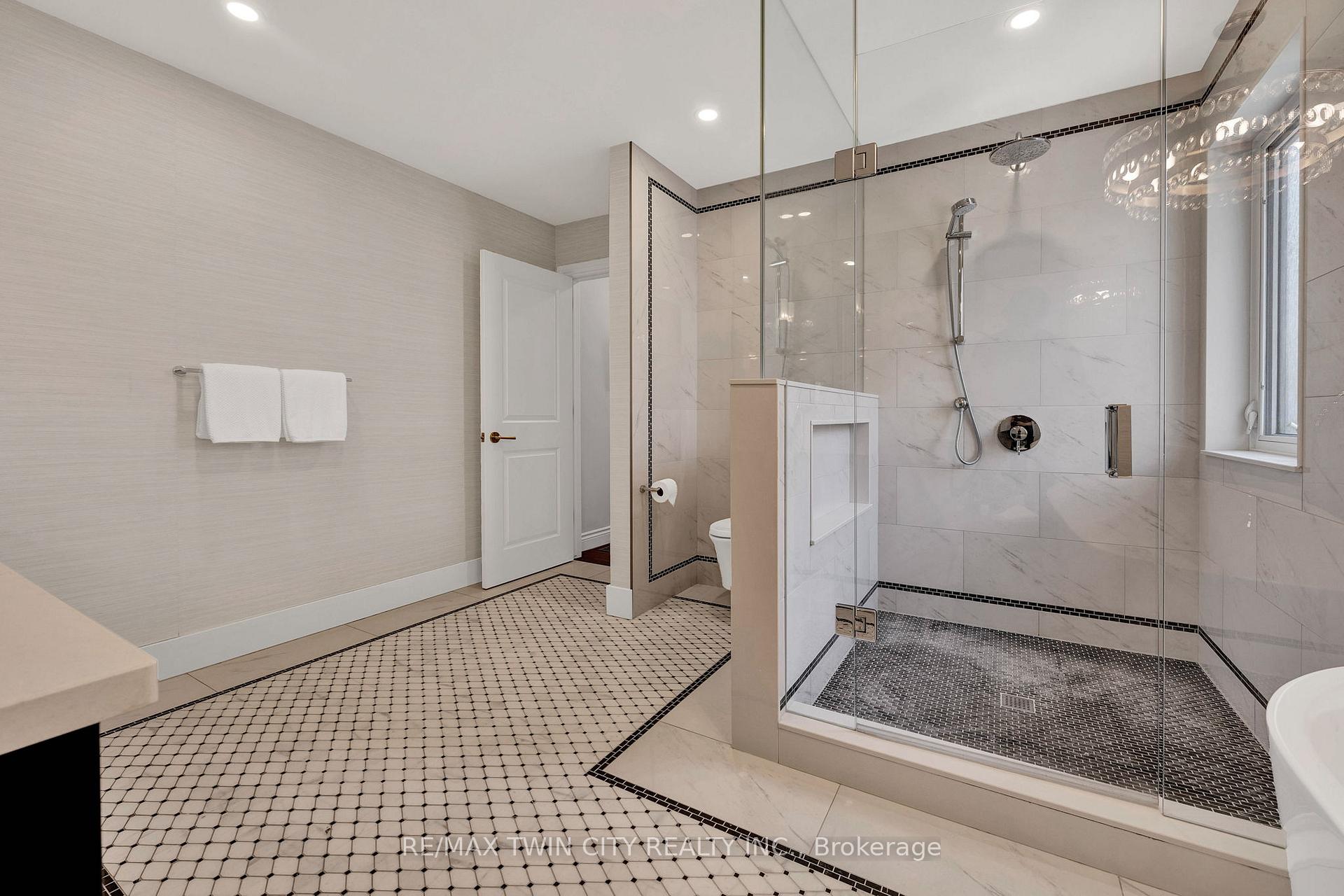 Photo 18 of 847 Creekside Drive, Waterloo — HOMEH