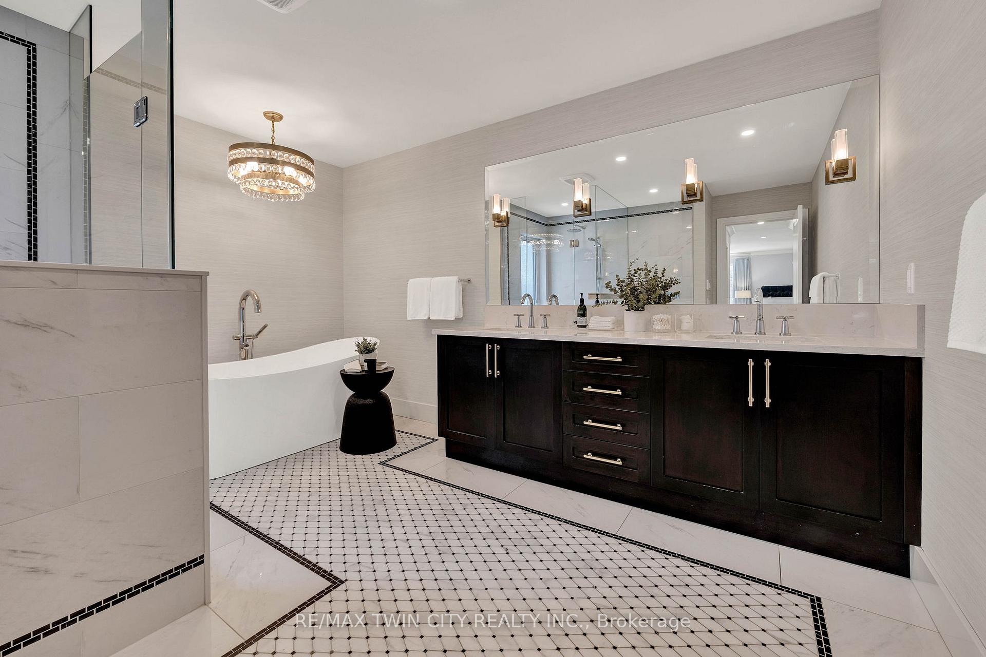 Photo 19 of 847 Creekside Drive, Waterloo — HOMEH