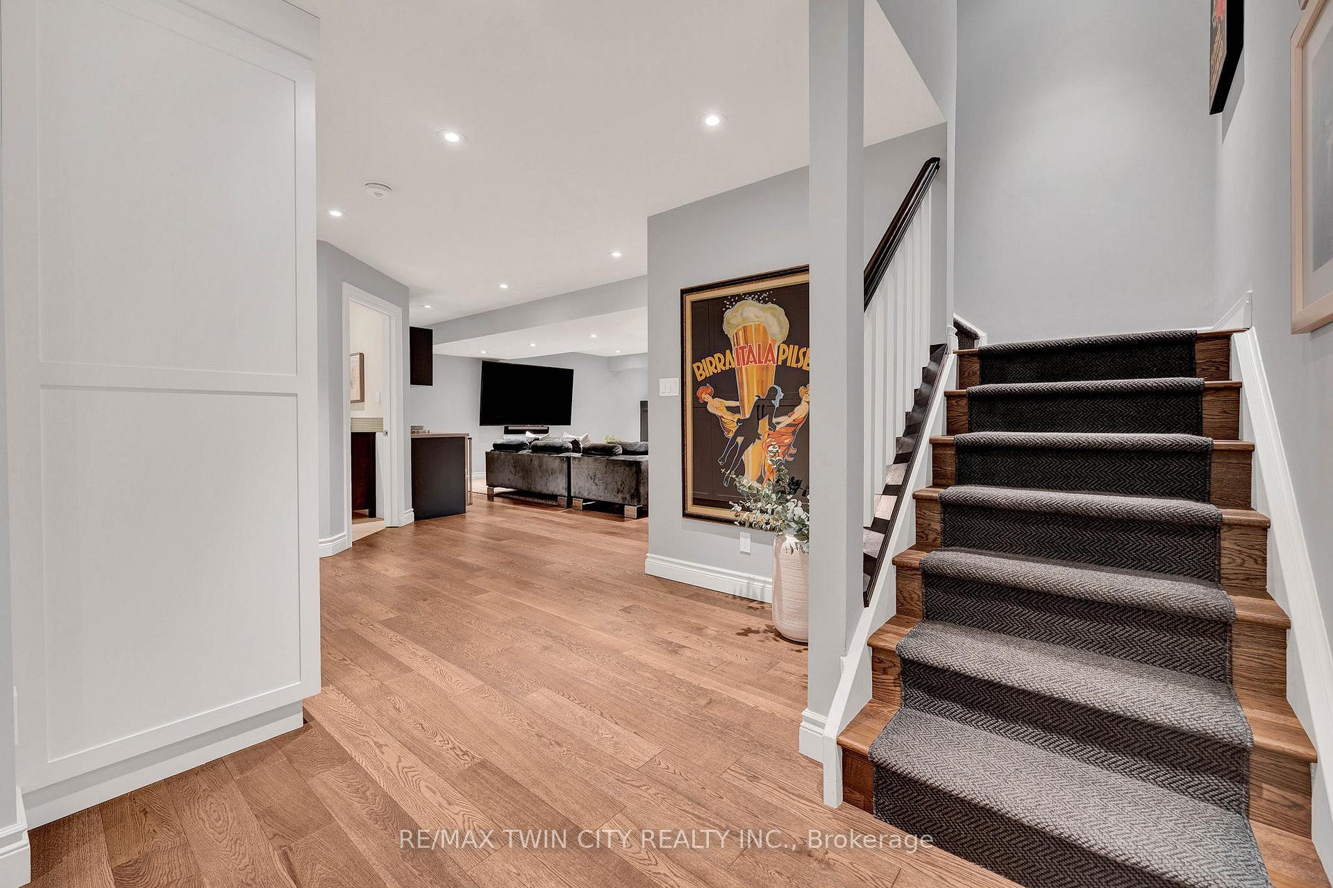 Photo 24 of 847 Creekside Drive, Waterloo — HOMEH