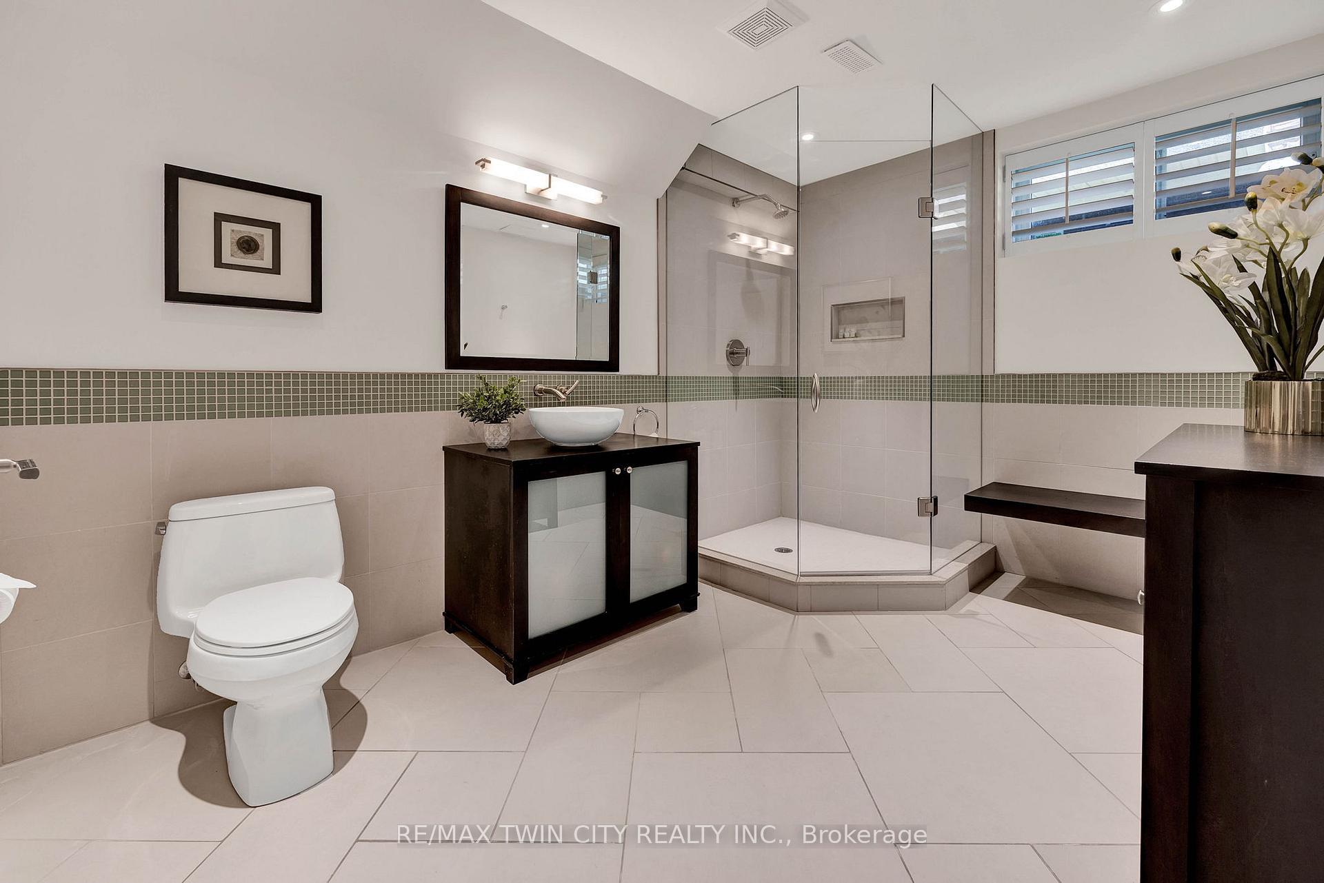 Photo 32 of 847 Creekside Drive, Waterloo — HOMEH