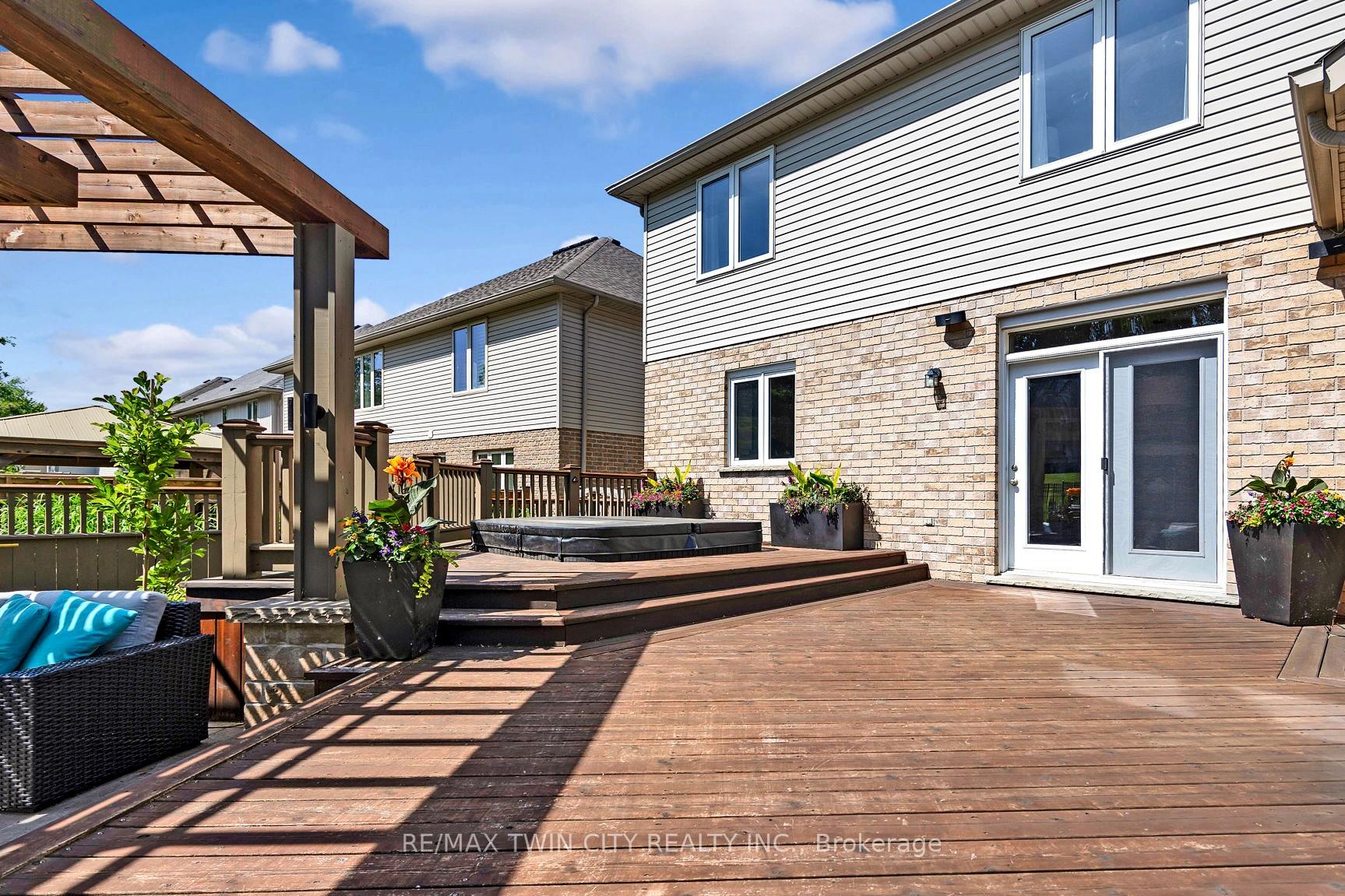 Photo 34 of 847 Creekside Drive, Waterloo — HOMEH