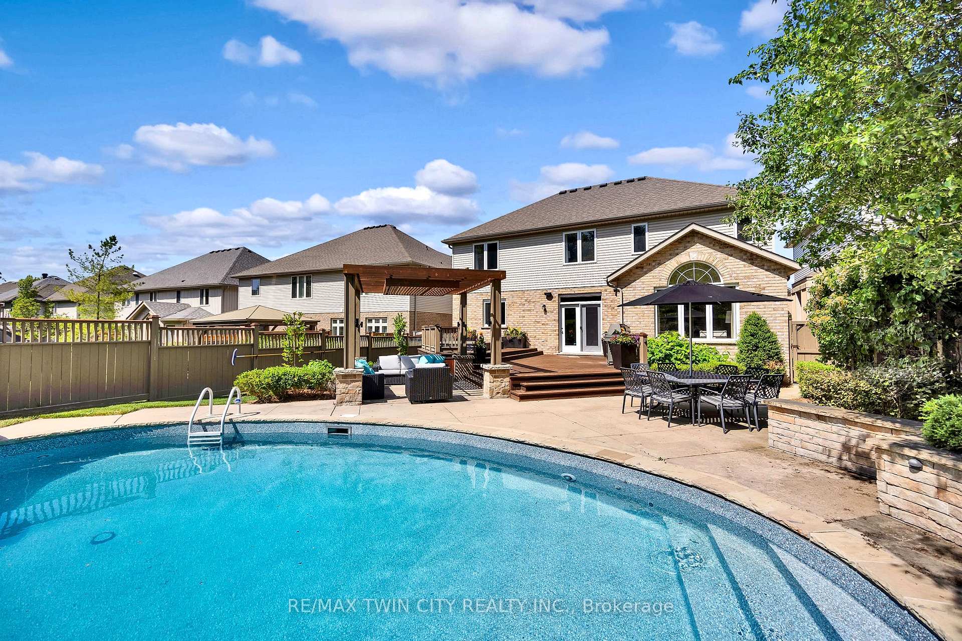 Photo 38 of 847 Creekside Drive, Waterloo — HOMEH