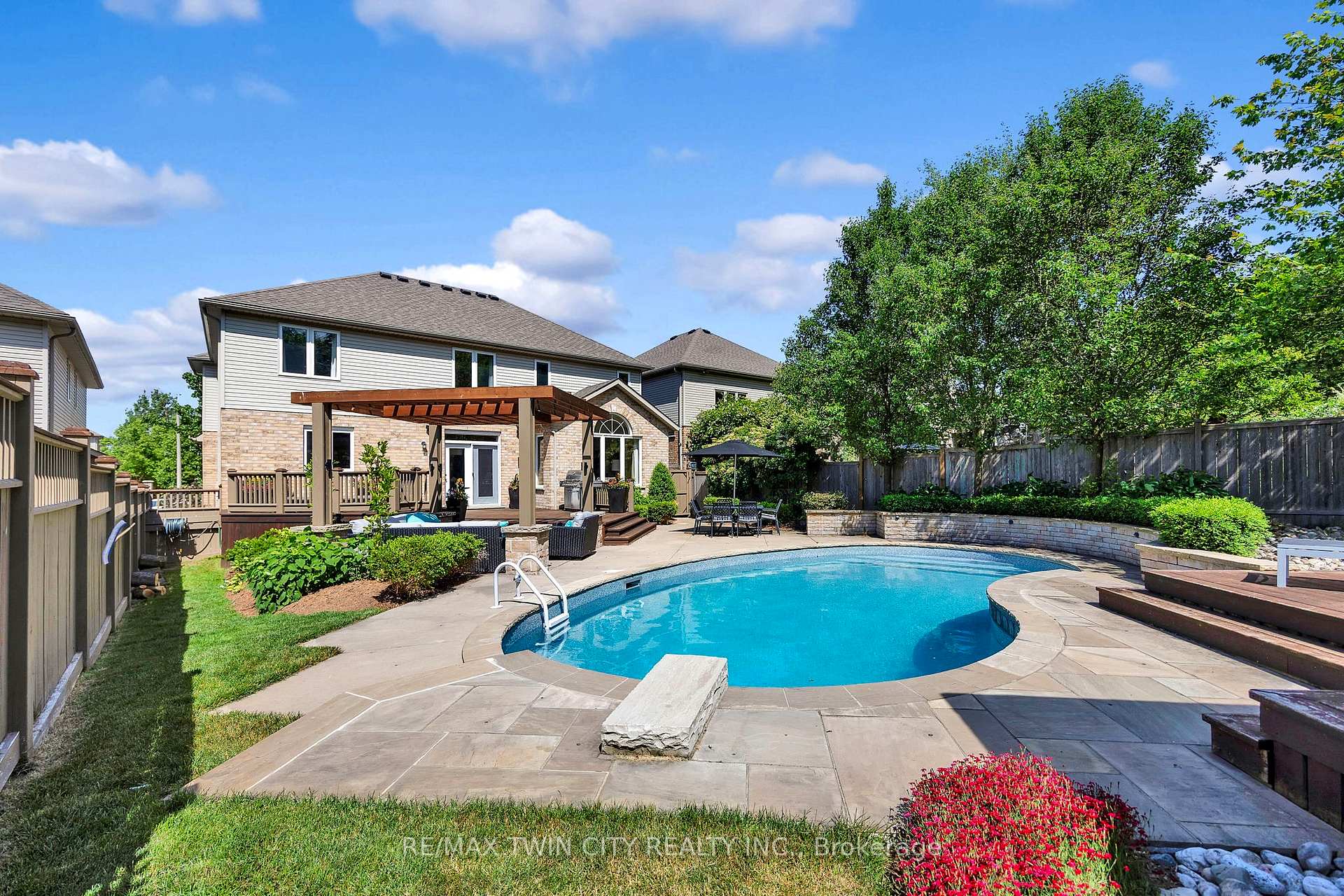 Photo 40 of 847 Creekside Drive, Waterloo — HOMEH