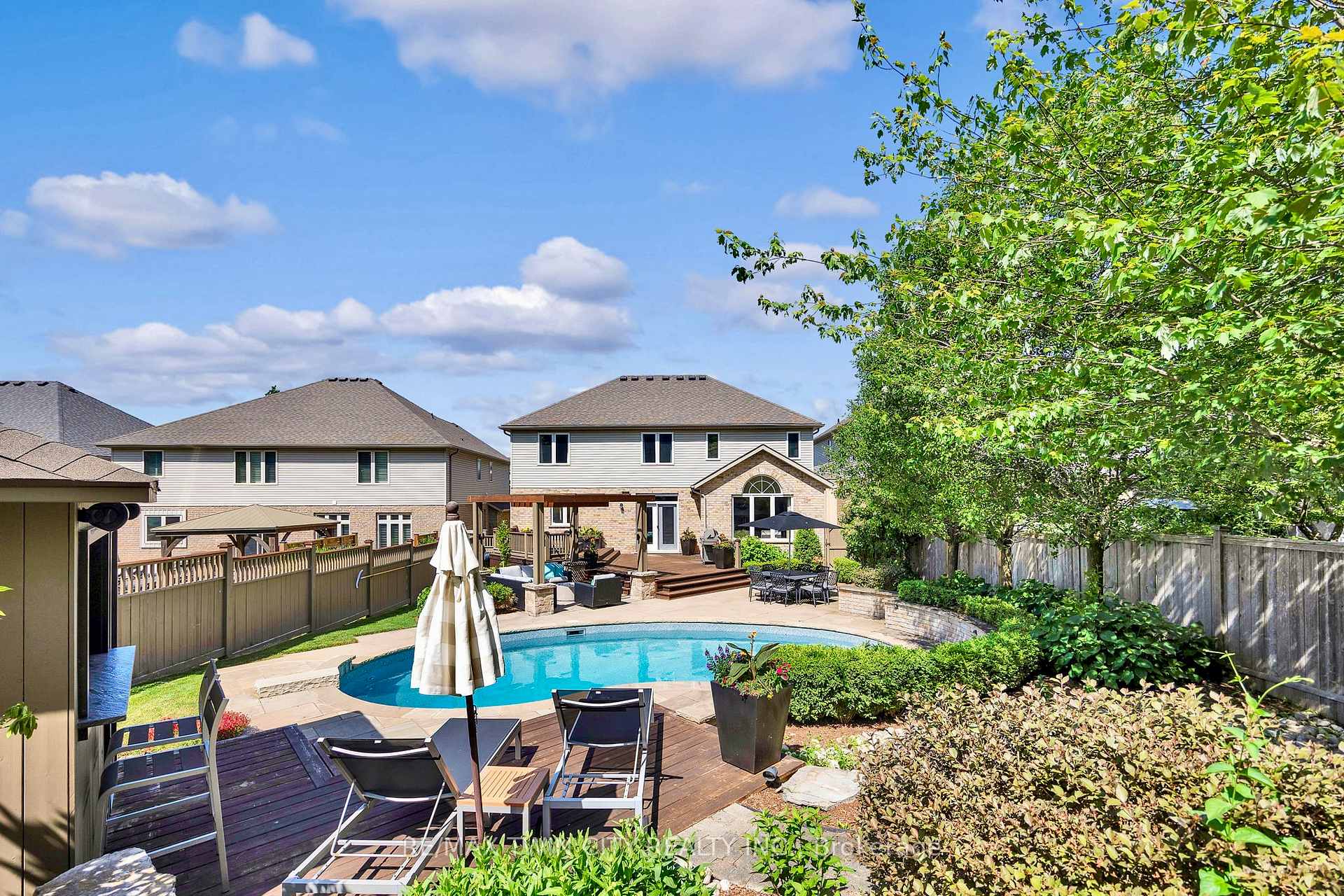 Photo 42 of 847 Creekside Drive, Waterloo — HOMEH