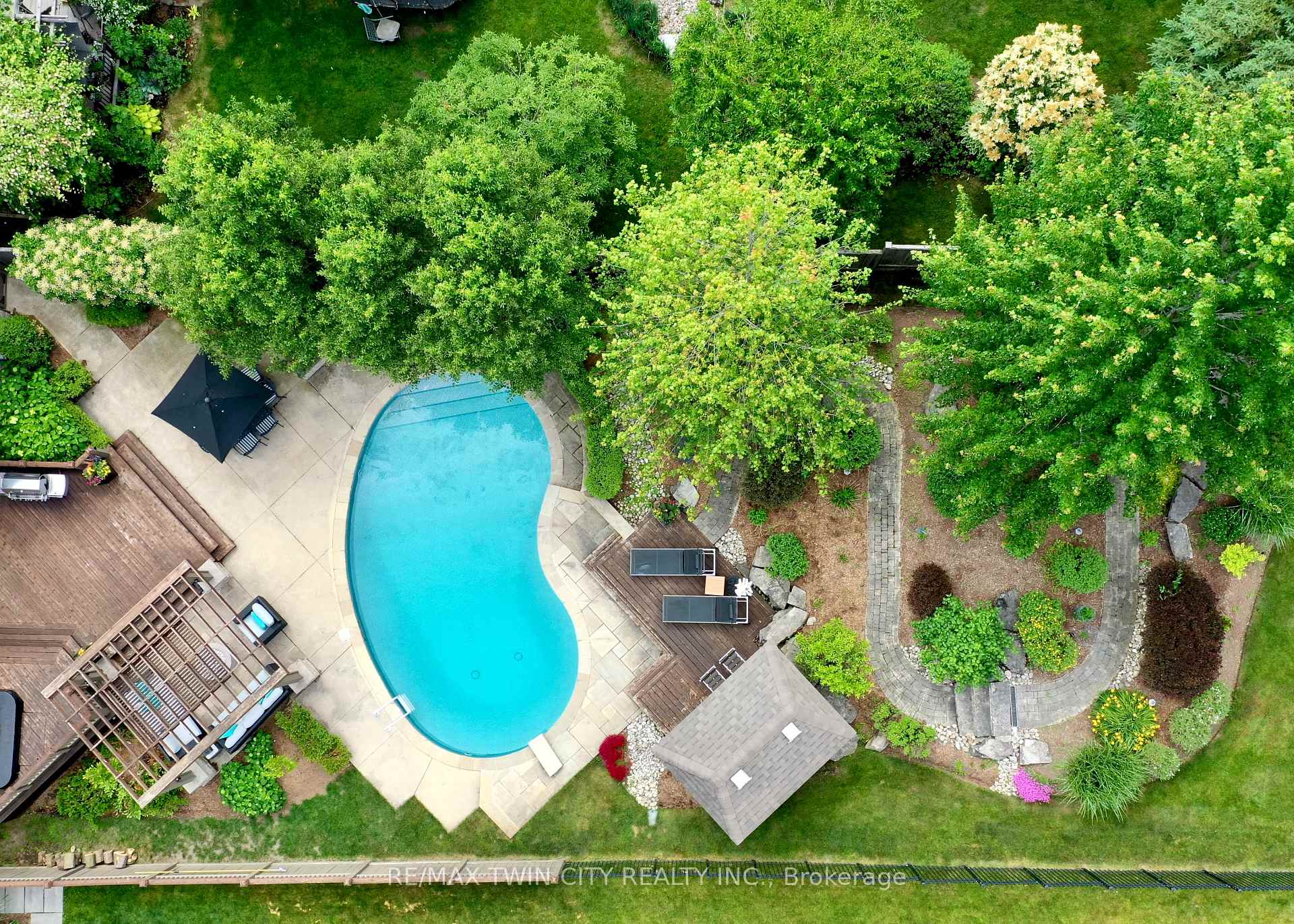 Photo 46 of 847 Creekside Drive, Waterloo — HOMEH