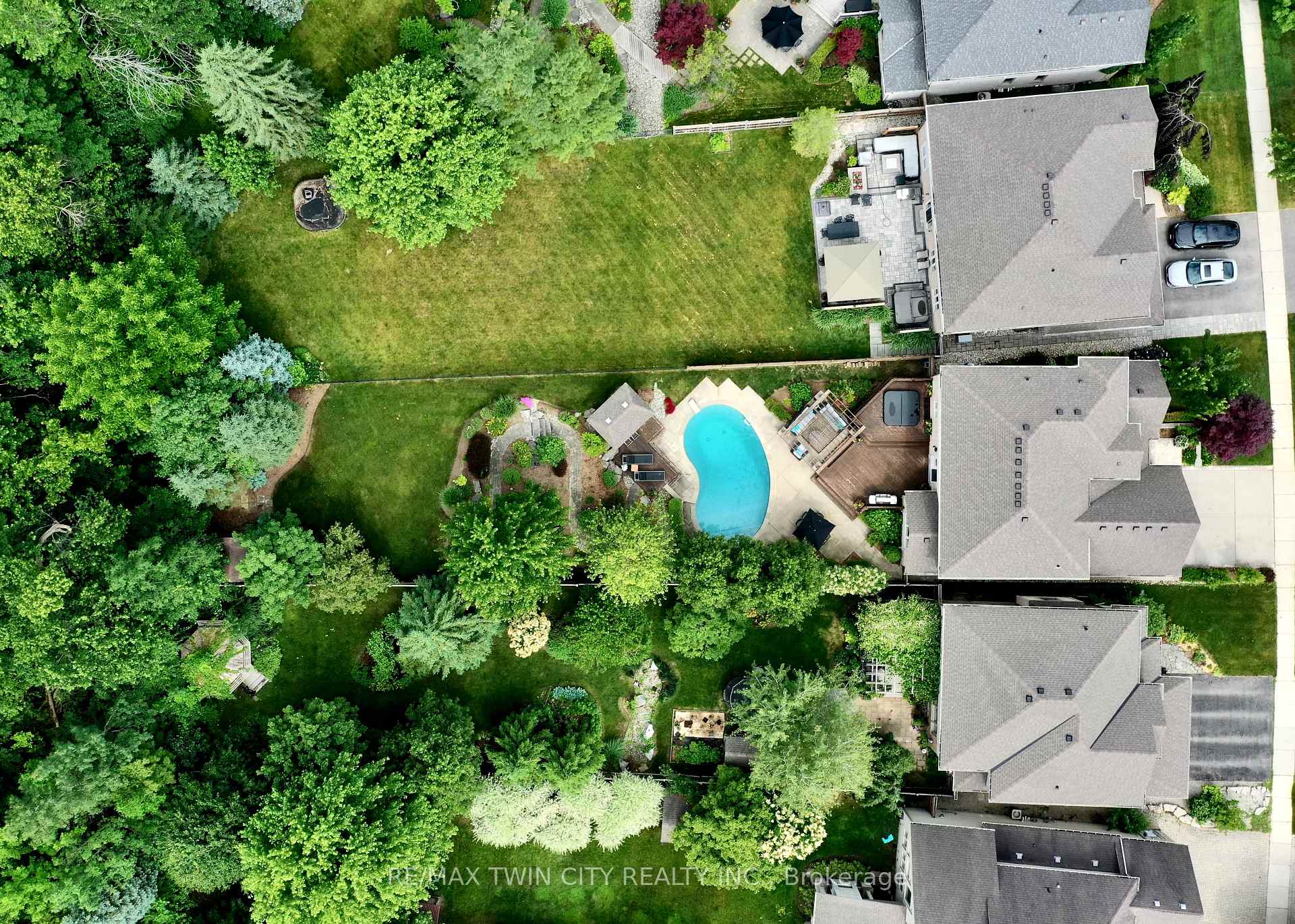Photo 47 of 847 Creekside Drive, Waterloo — HOMEH