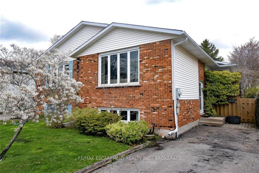 Front of Unit LOWER, 87 Chapel Hill Crescent
