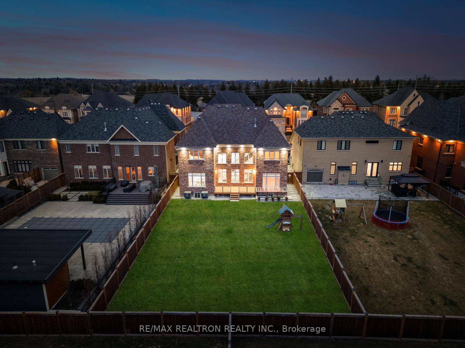 Photo 5 of 62 Endless Circle, Vaughan, Kleinburg — HOMEH