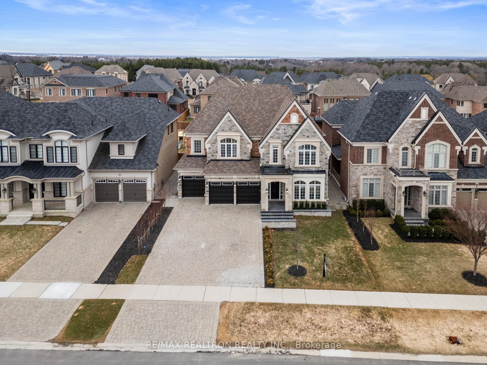 Photo 6 of 62 Endless Circle, Vaughan, Kleinburg — HOMEH