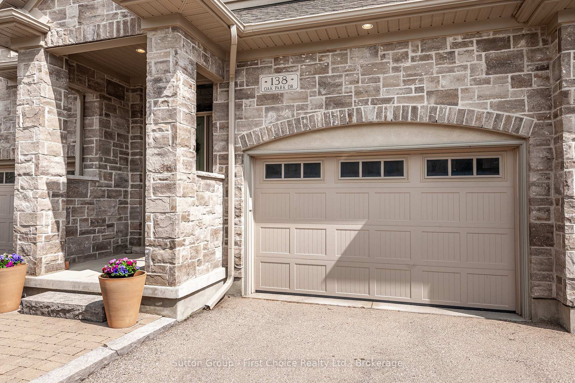 Photo 3 of 138 Oak Park Drive, Waterloo — HOMEH