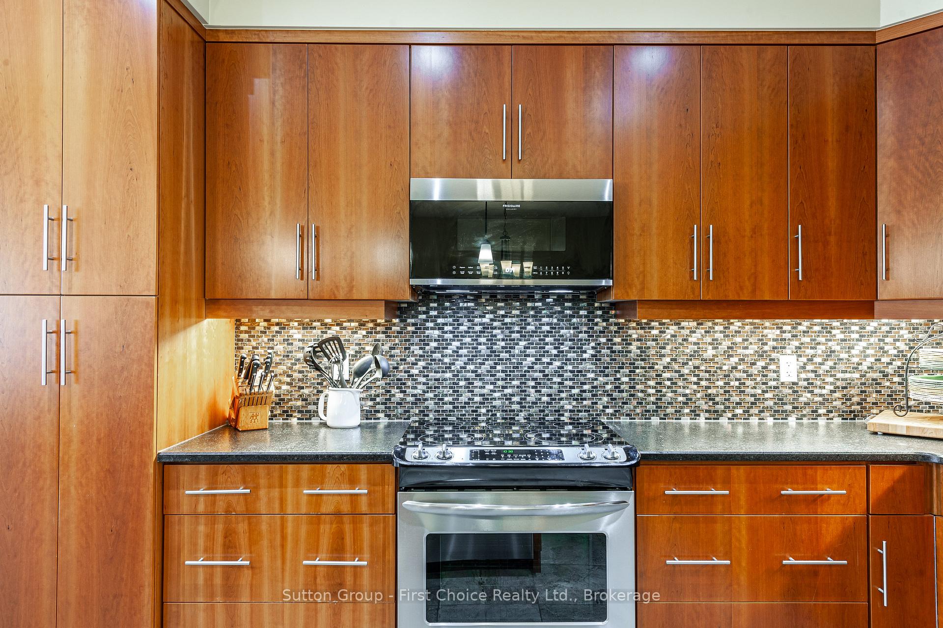 Photo 9 of 138 Oak Park Drive, Waterloo — HOMEH