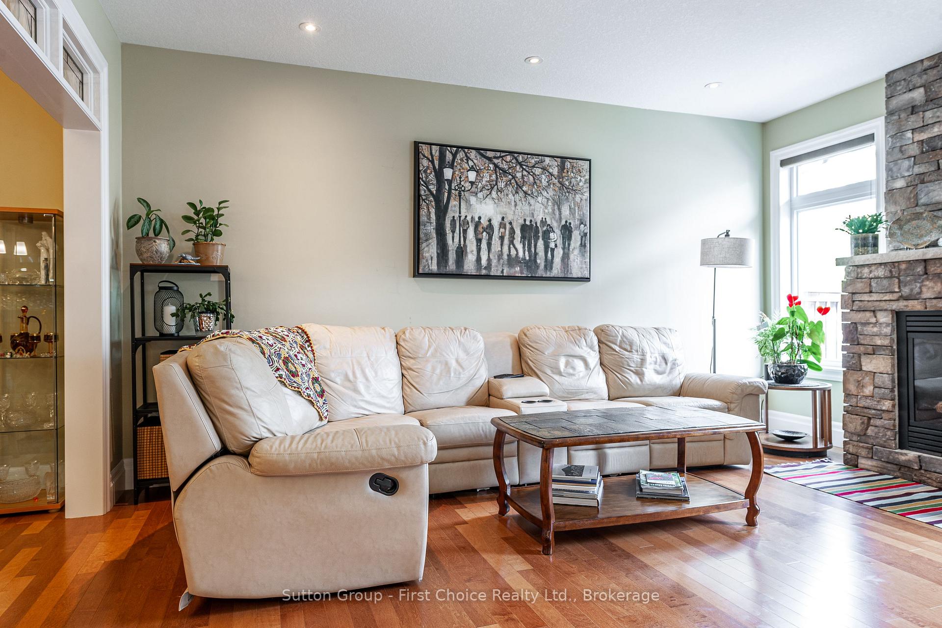 Photo 14 of 138 Oak Park Drive, Waterloo — HOMEH