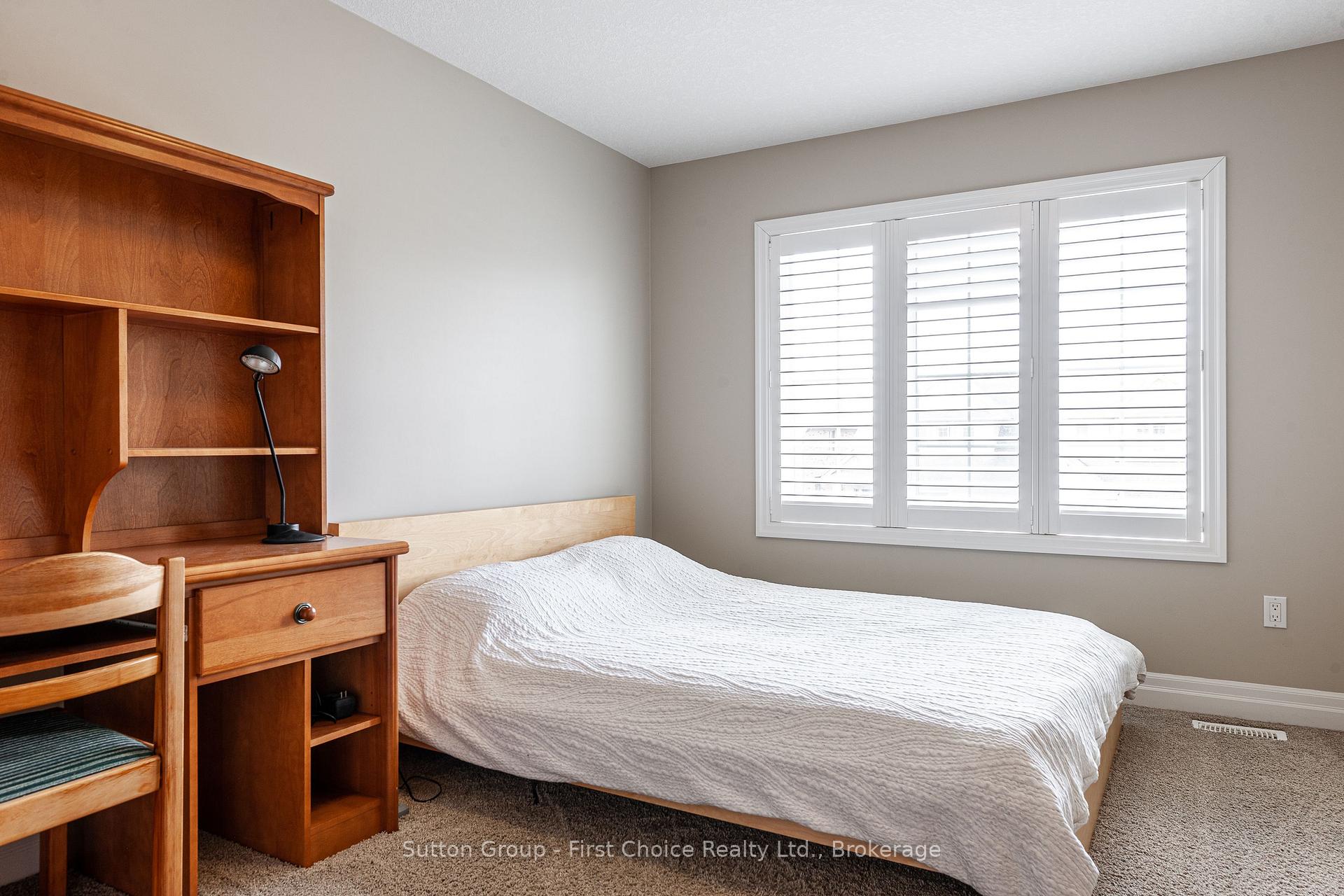 Photo 17 of 138 Oak Park Drive, Waterloo — HOMEH