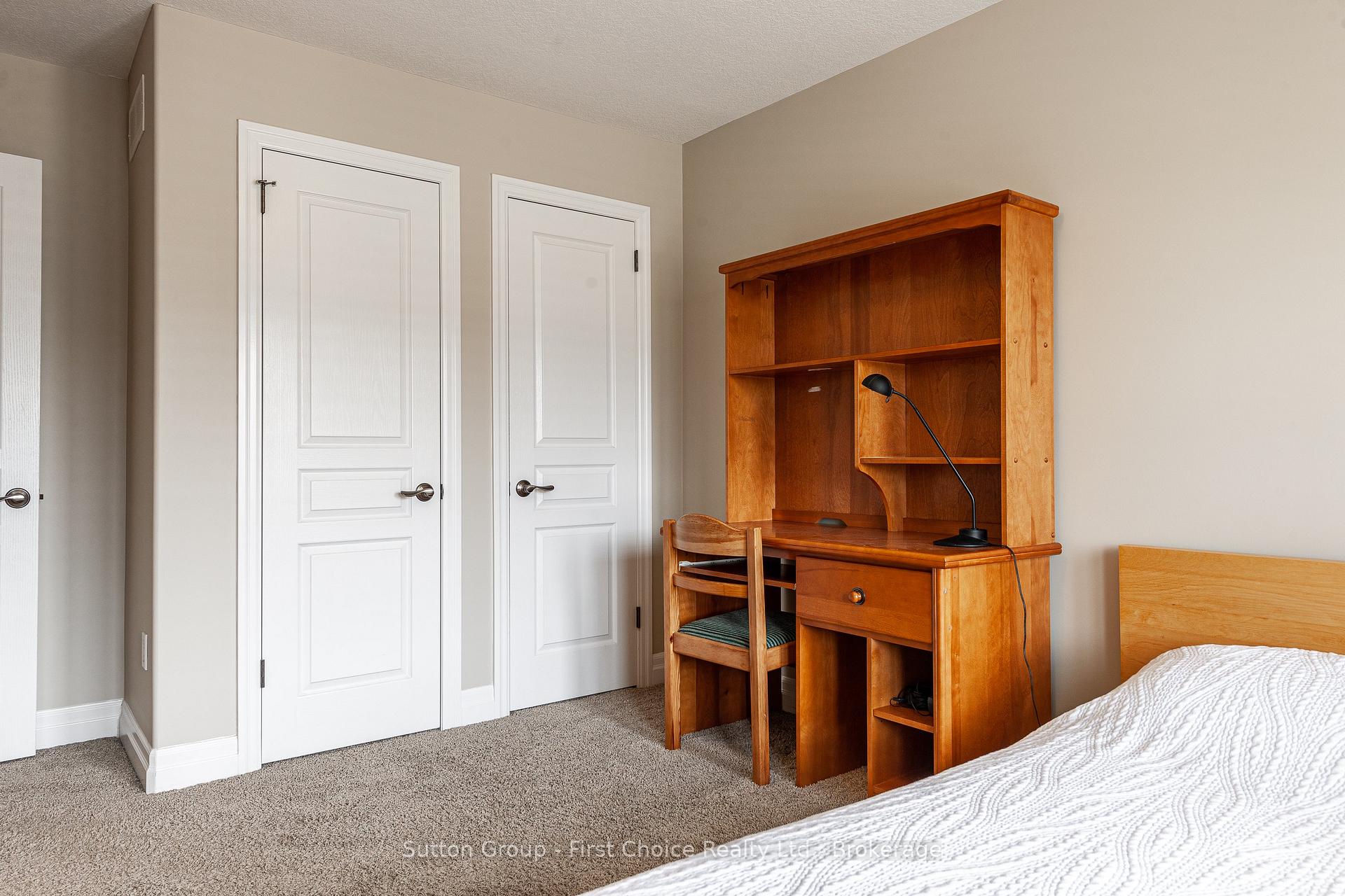 Photo 18 of 138 Oak Park Drive, Waterloo — HOMEH