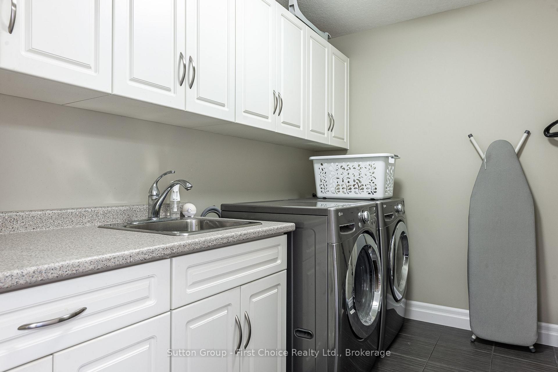 Photo 24 of 138 Oak Park Drive, Waterloo — HOMEH