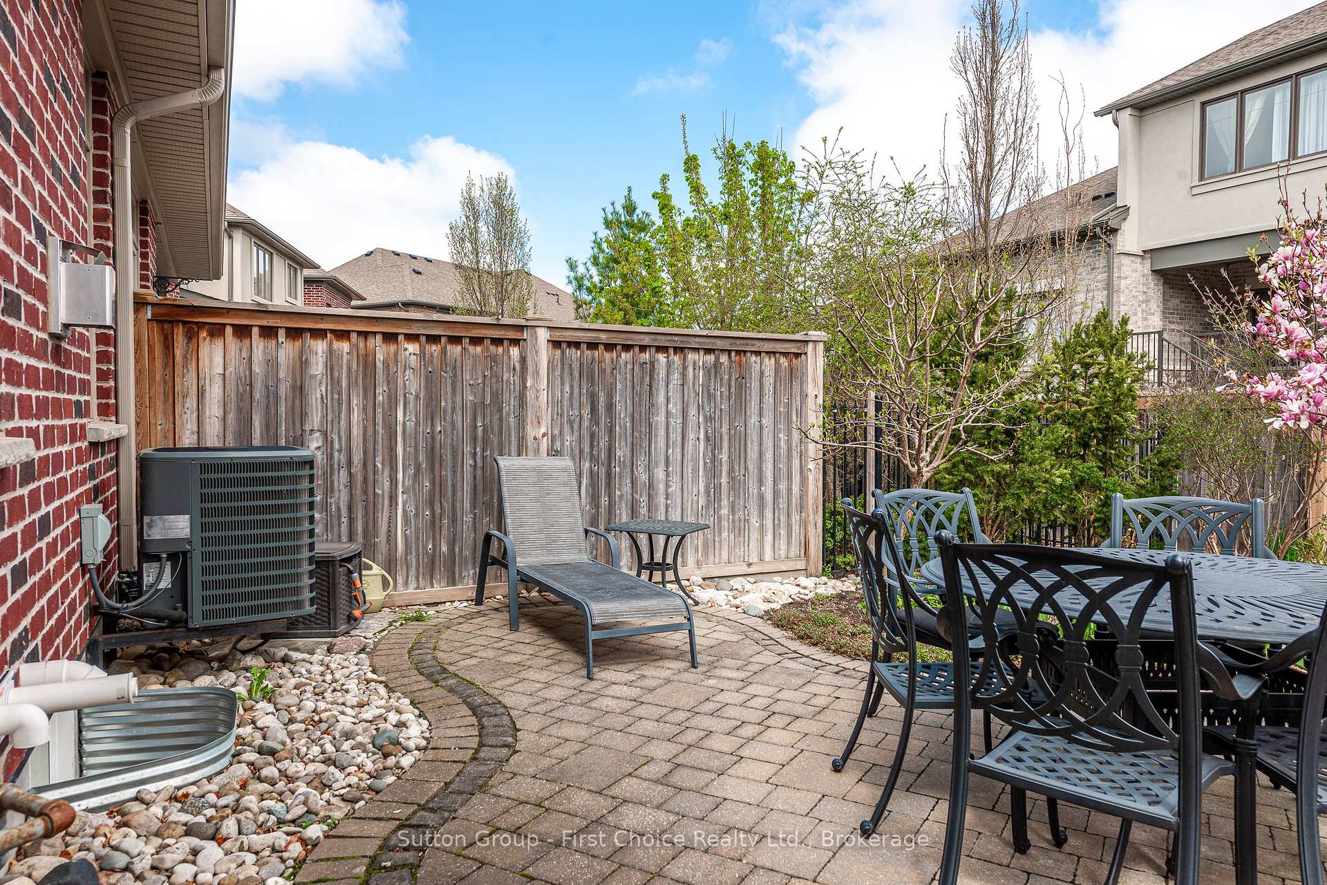 Photo 32 of 138 Oak Park Drive, Waterloo — HOMEH