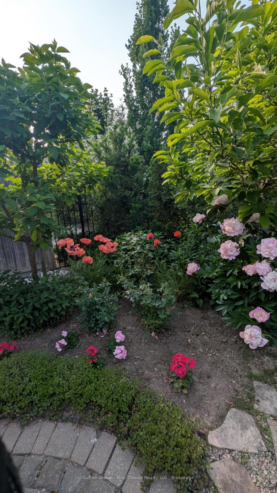 Photo 34 of 138 Oak Park Drive, Waterloo — HOMEH