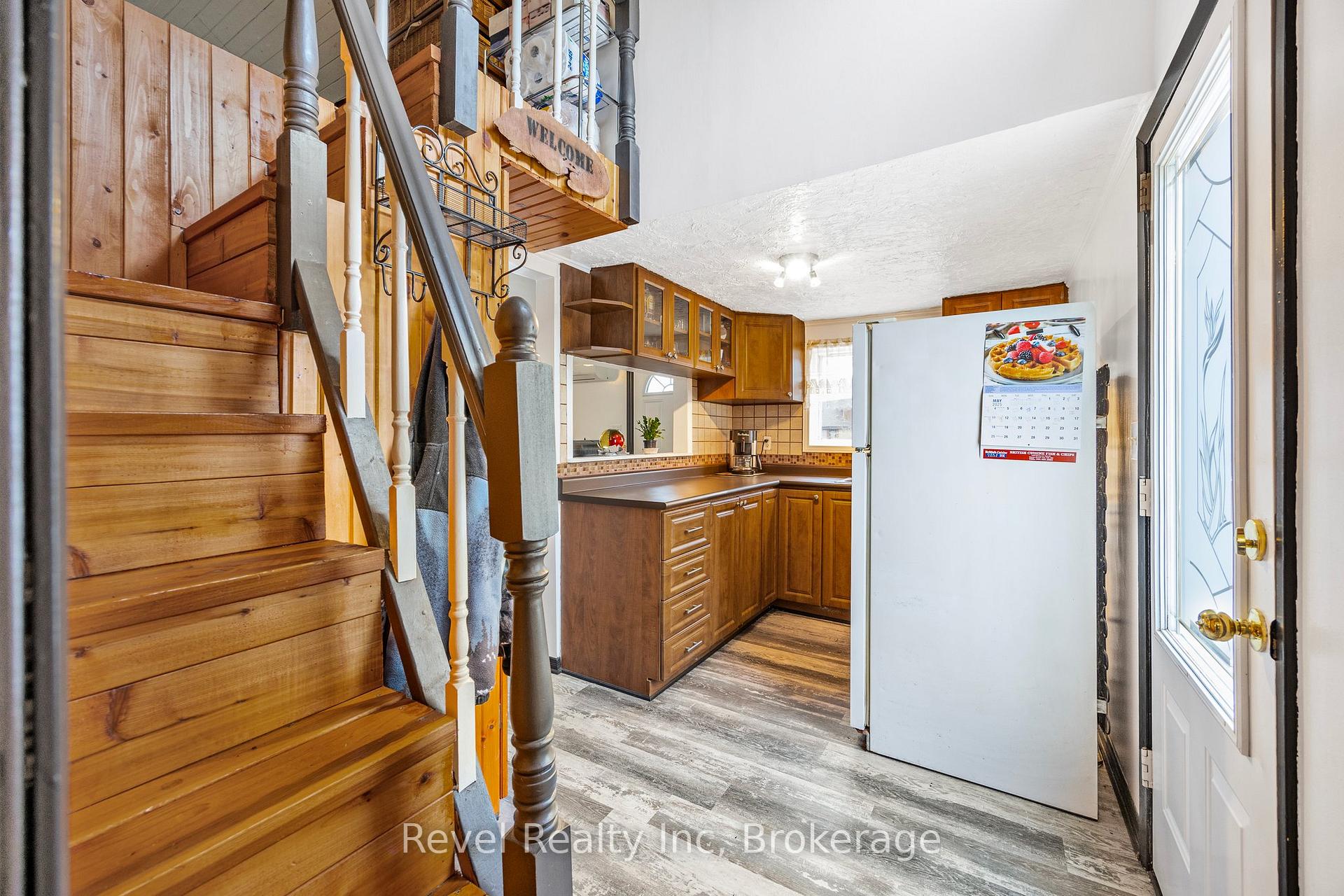 Photo 4 of 613 Oxbow Park Drive, Wasaga Beach — HOMEH