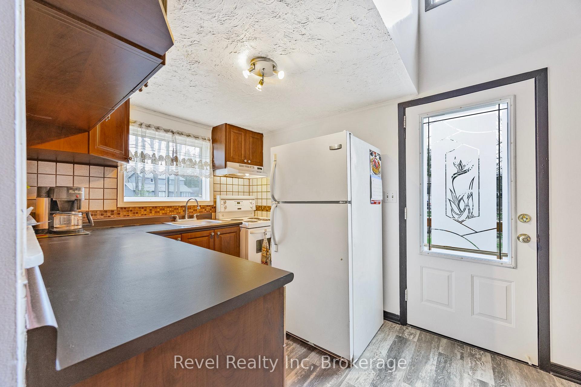 Photo 5 of 613 Oxbow Park Drive, Wasaga Beach — HOMEH