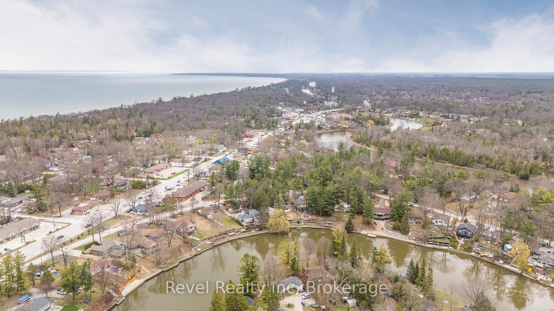 Photo 10 of 613 Oxbow Park Drive, Wasaga Beach — HOMEH