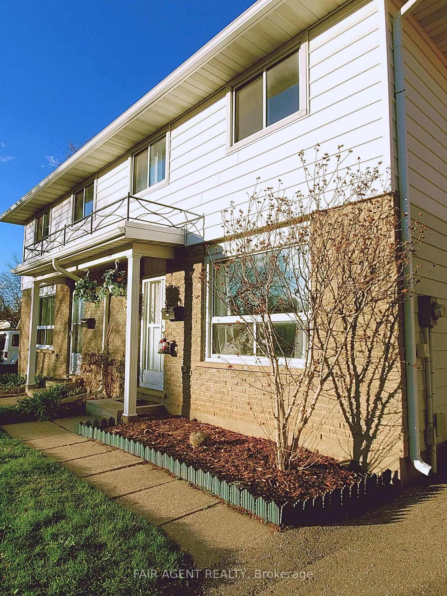 Photo 4 of Unit Unit B, 114 Lillian Drive, Waterloo — HOMEH