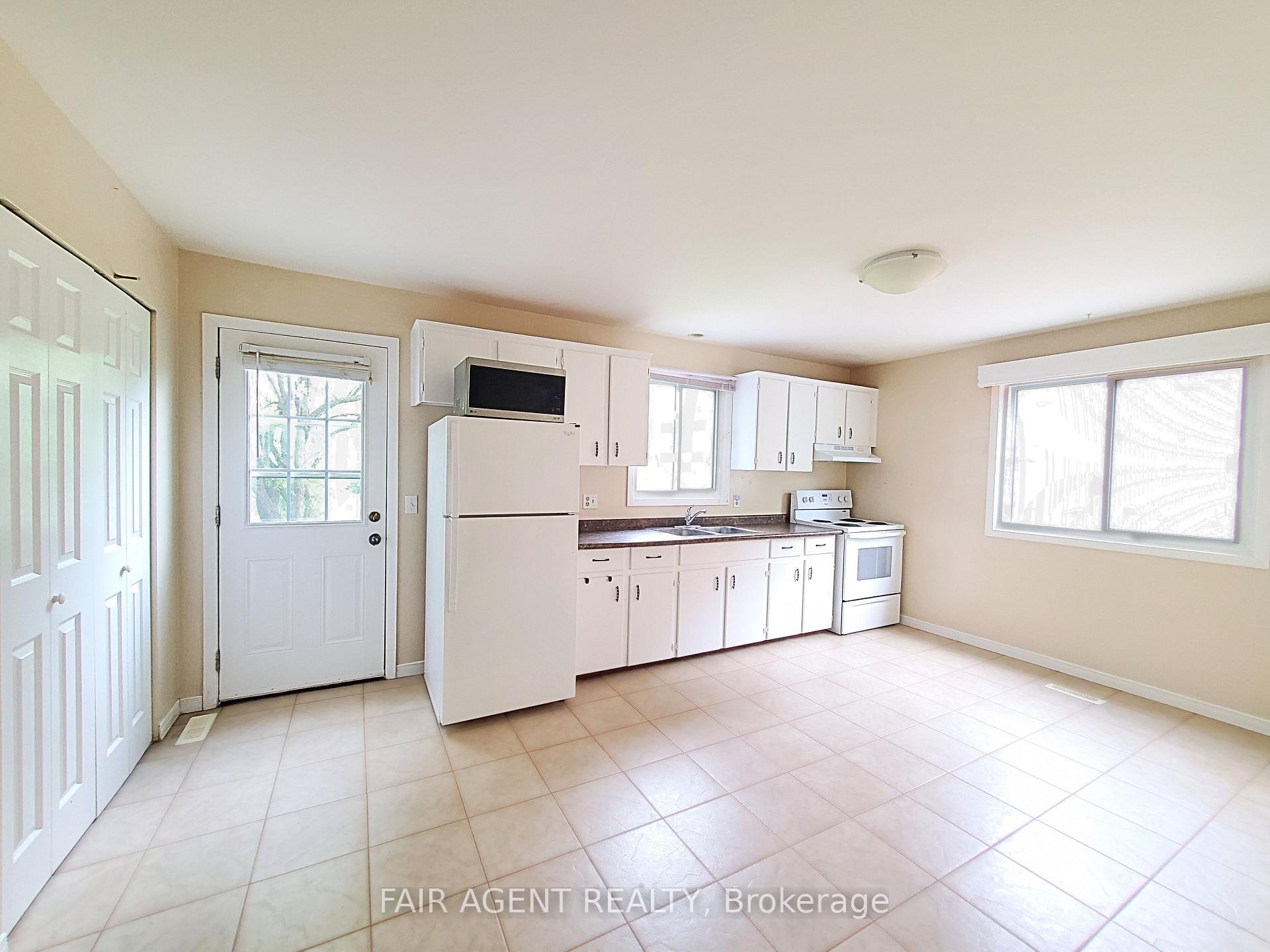Photo 6 of Unit Unit B, 114 Lillian Drive, Waterloo — HOMEH