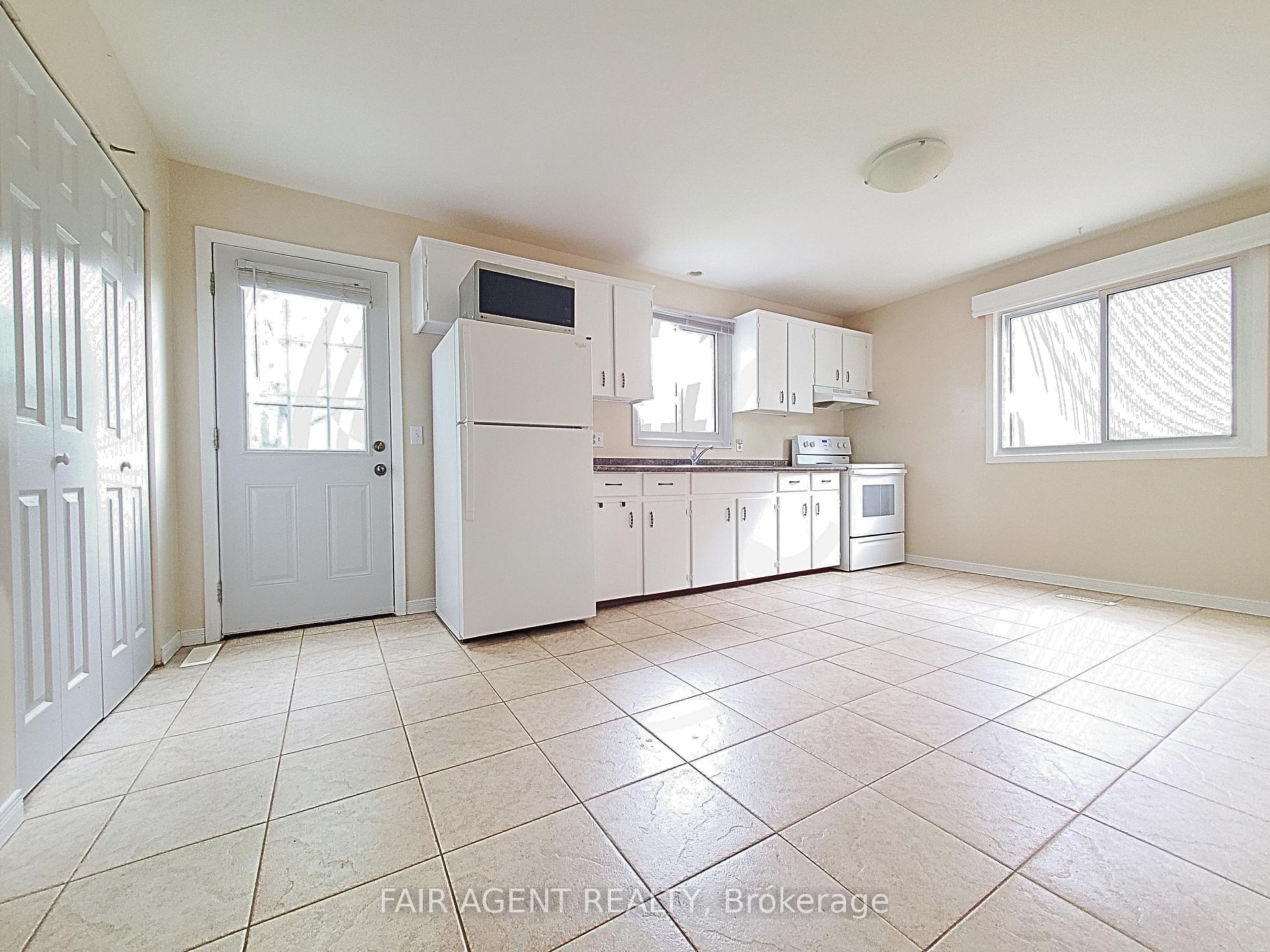 Photo 7 of Unit Unit B, 114 Lillian Drive, Waterloo — HOMEH