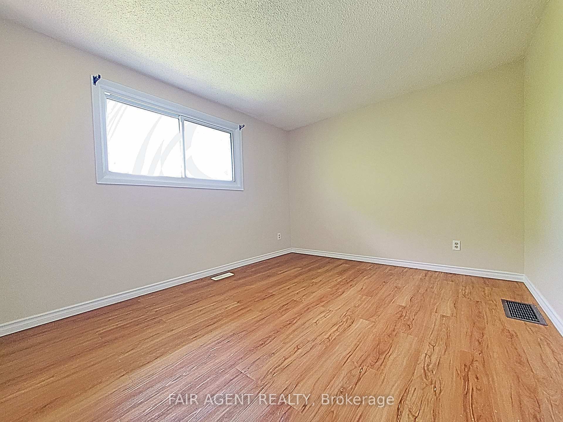 Photo 13 of Unit Unit B, 114 Lillian Drive, Waterloo — HOMEH