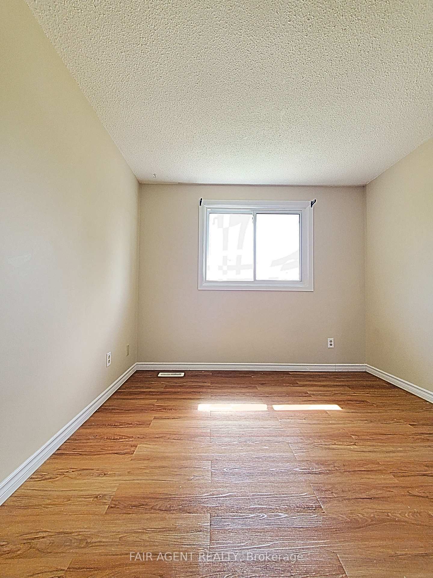 Photo 14 of Unit Unit B, 114 Lillian Drive, Waterloo — HOMEH