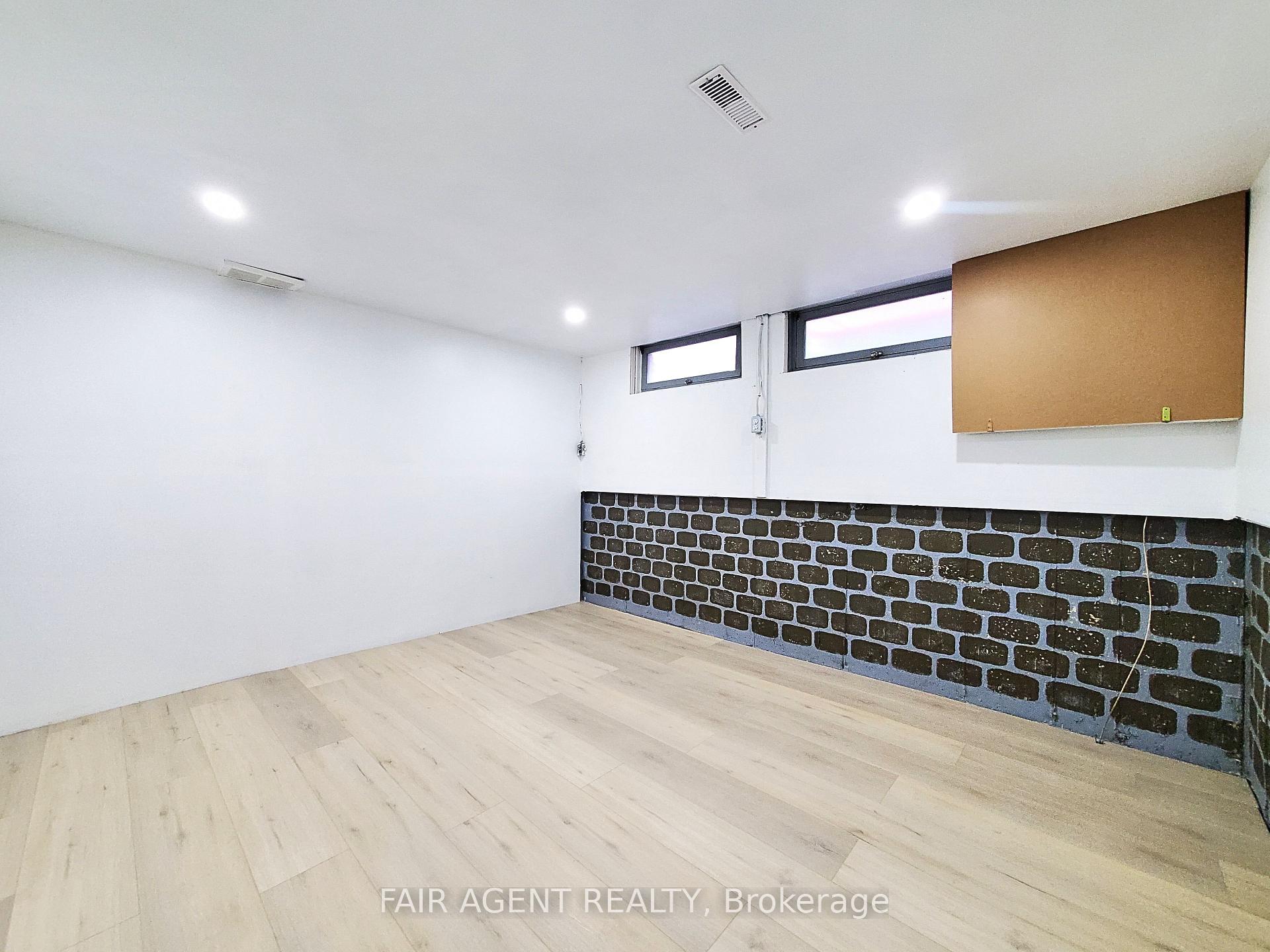 Photo 19 of Unit Unit B, 114 Lillian Drive, Waterloo — HOMEH