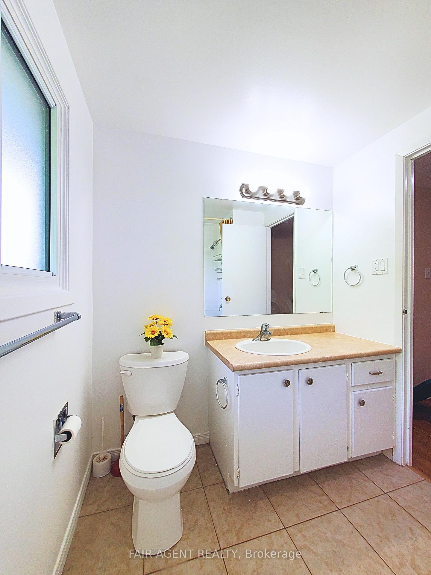 Photo 22 of Unit Unit B, 114 Lillian Drive, Waterloo — HOMEH